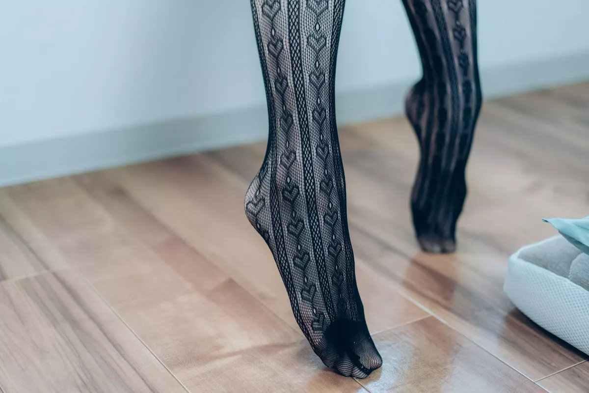 微博妹纸霜月shimo春天户外主题户外JK制服+私房女仆装秀完美身材诱惑写真54P