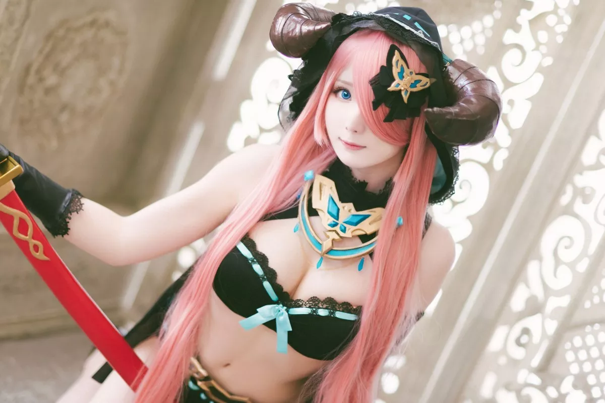 微博妹纸霜月shimo碧蓝幻想娜尔梅亚主题美女武士装扮性感内衣迷人诱惑写真94P