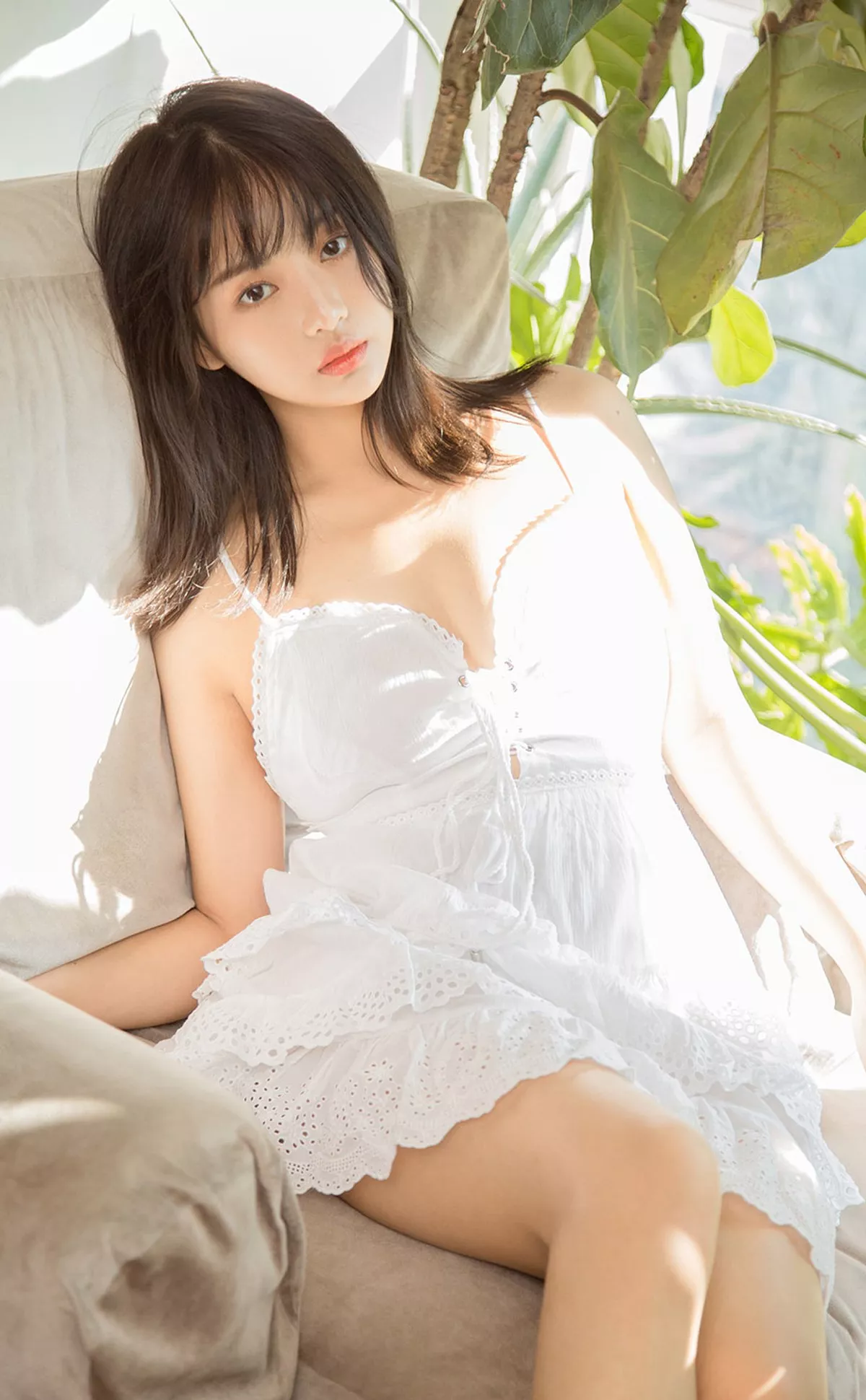 [Ugirls爱尤物]No.2203_模特袁圆私房低胸吊裙+黑色情趣内衣秀丰满身材诱惑写真35P
