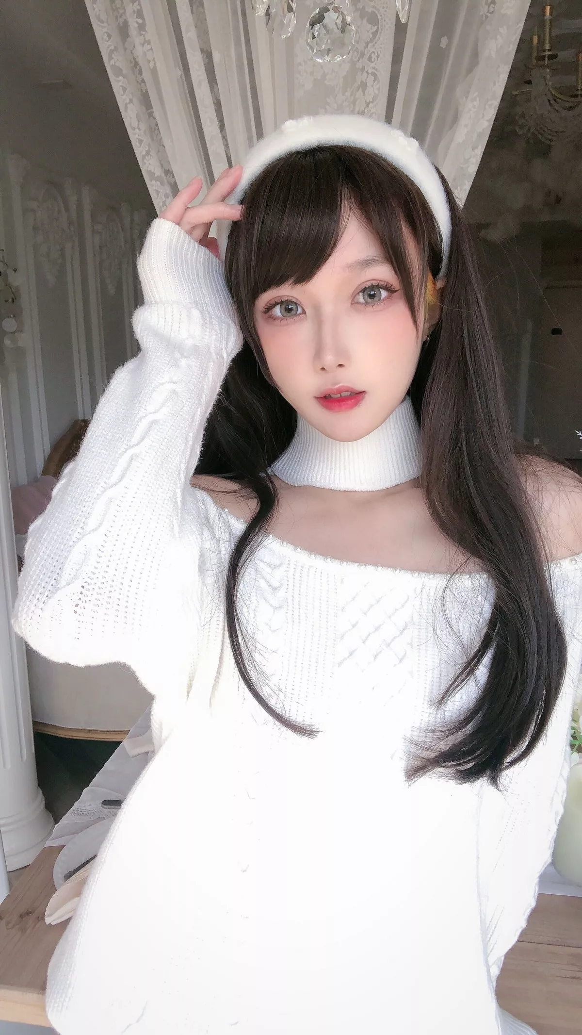 动漫博主阿包也是兔娘纯欲女友主题纯白毛衣配齐逼牛仔短裤肉丝吊袜诱惑写真34P