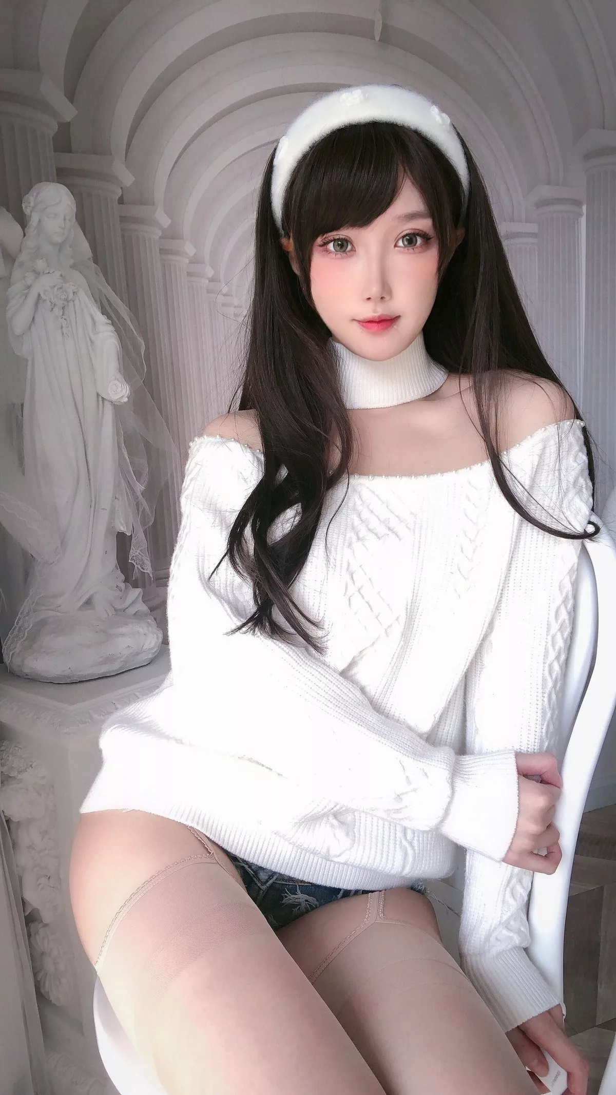 动漫博主阿包也是兔娘纯欲女友主题纯白毛衣配齐逼牛仔短裤肉丝吊袜诱惑写真34P