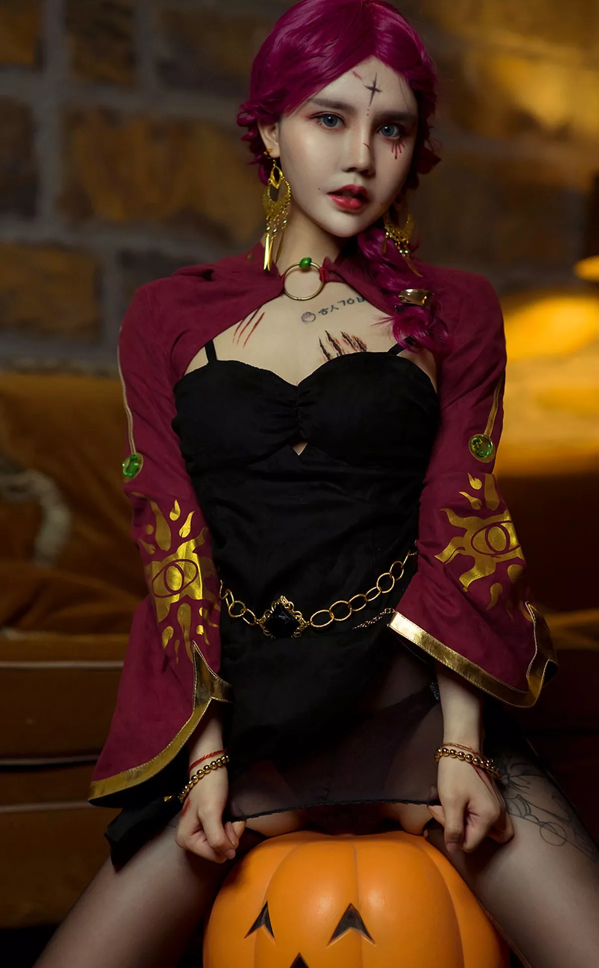 [Ugirls爱尤物]No.2205_模特美幸baby万圣魅影主题私房薄透服饰秀惹火身材诱惑写真35P
