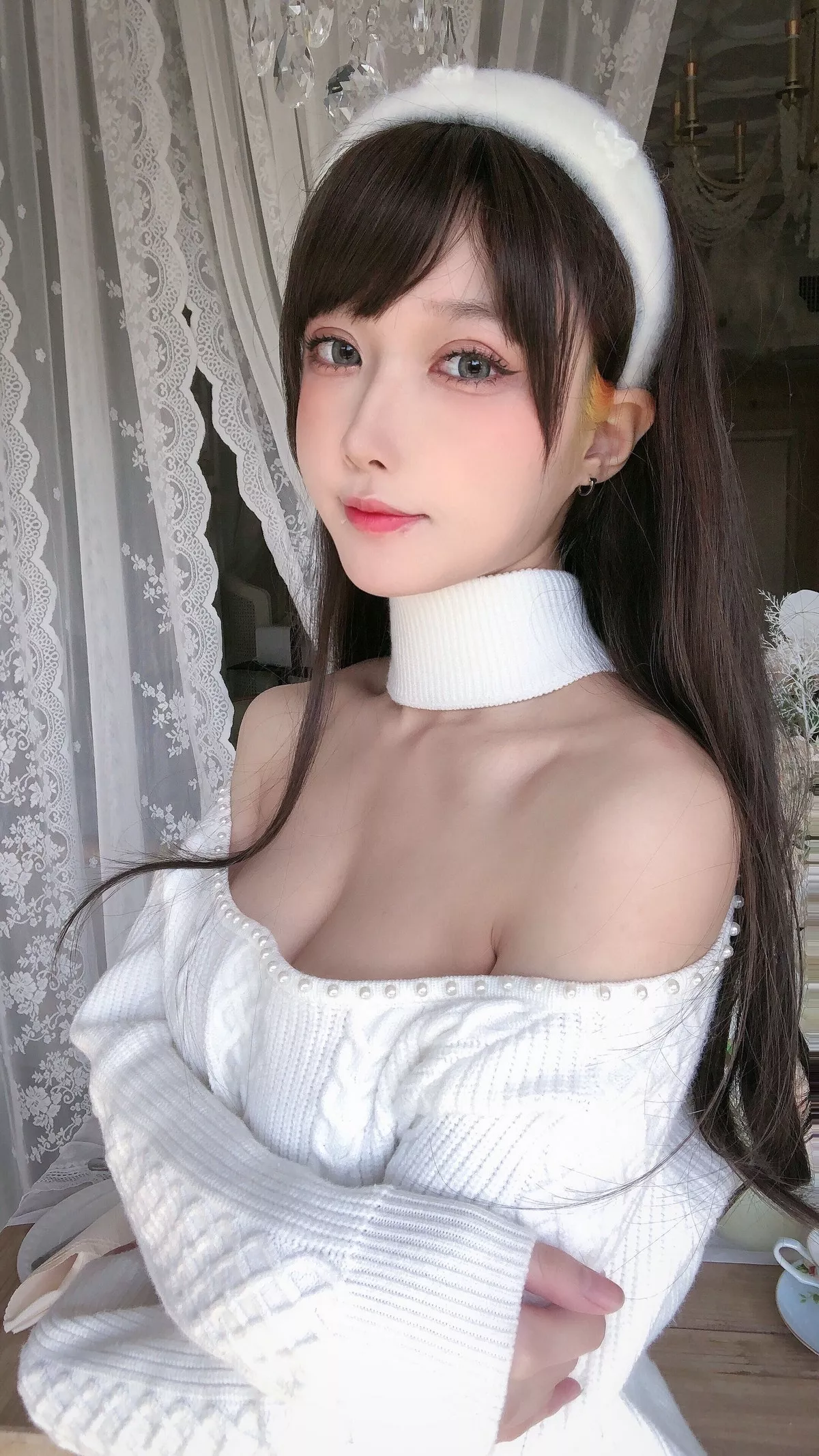 动漫博主阿包也是兔娘纯欲女友主题纯白毛衣配齐逼牛仔短裤肉丝吊袜诱惑写真34P
