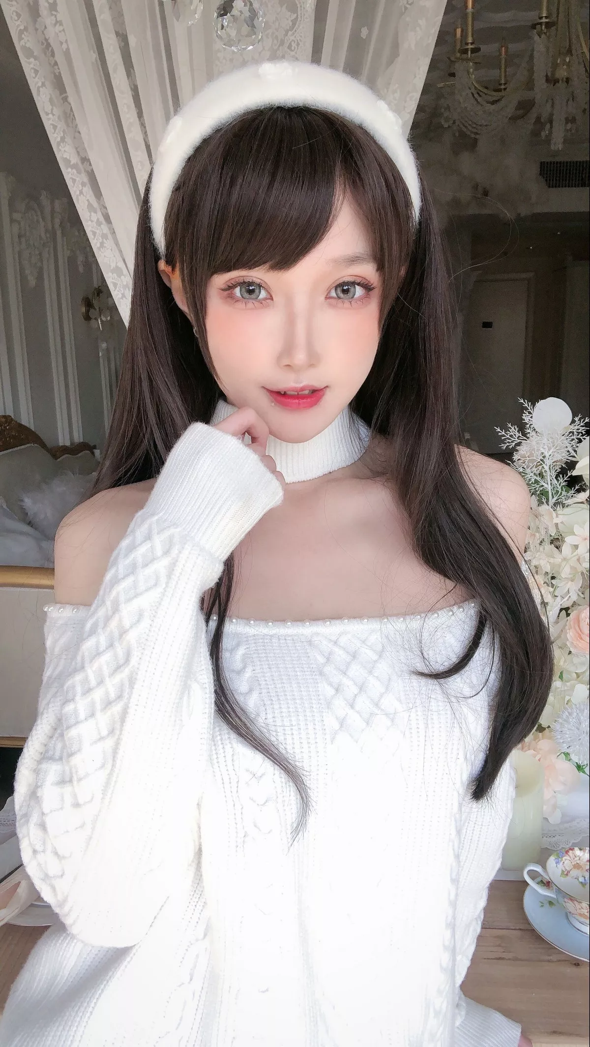 动漫博主阿包也是兔娘纯欲女友主题纯白毛衣配齐逼牛仔短裤肉丝吊袜诱惑写真34P