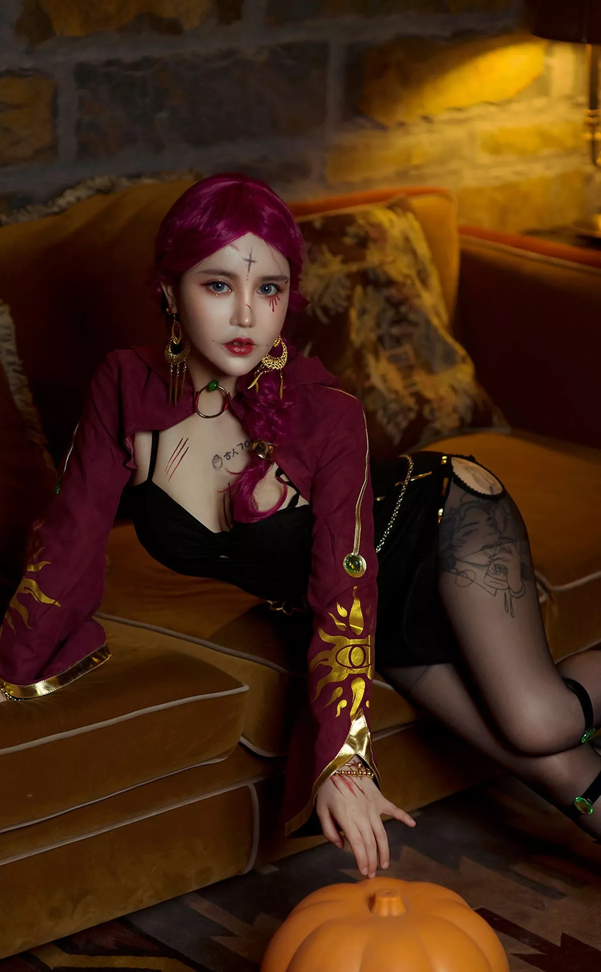 [Ugirls爱尤物]No.2205_模特美幸baby万圣魅影主题私房薄透服饰秀惹火身材诱惑写真35P