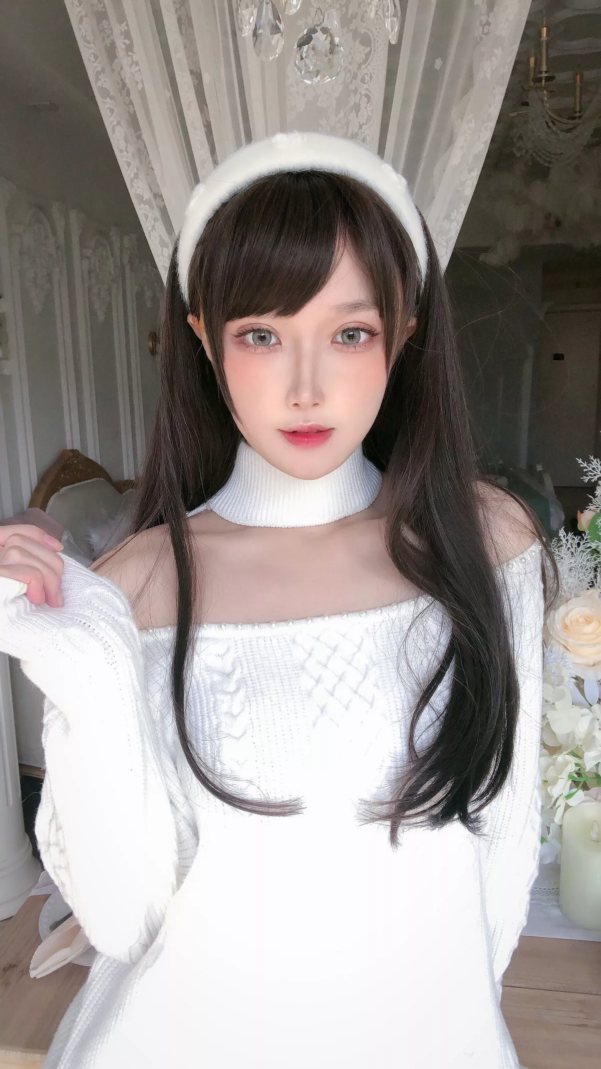 动漫博主阿包也是兔娘纯欲女友主题纯白毛衣配齐逼牛仔短裤肉丝吊袜诱惑写真34P