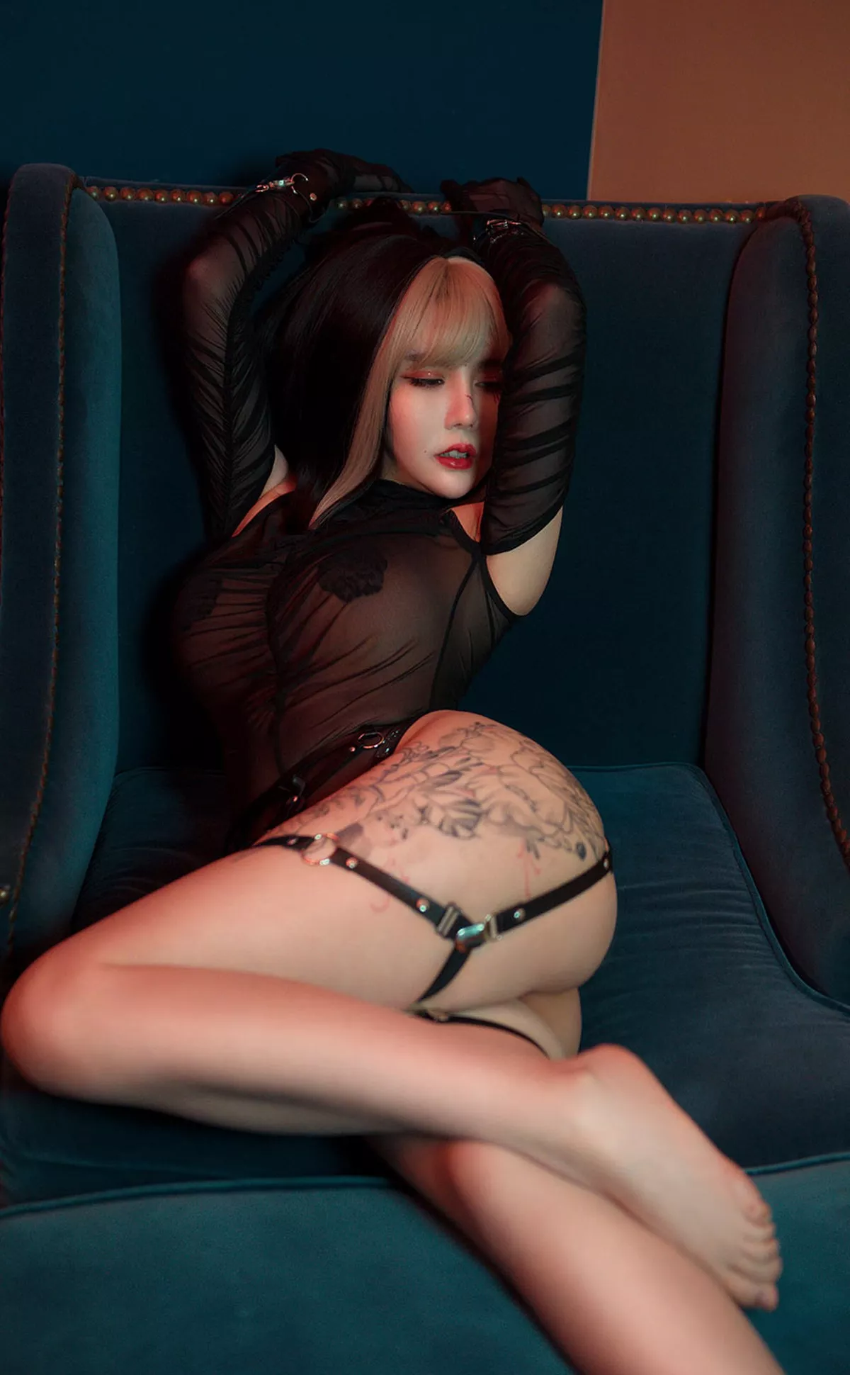 [Ugirls爱尤物]No.2205_模特美幸baby万圣魅影主题私房薄透服饰秀惹火身材诱惑写真35P