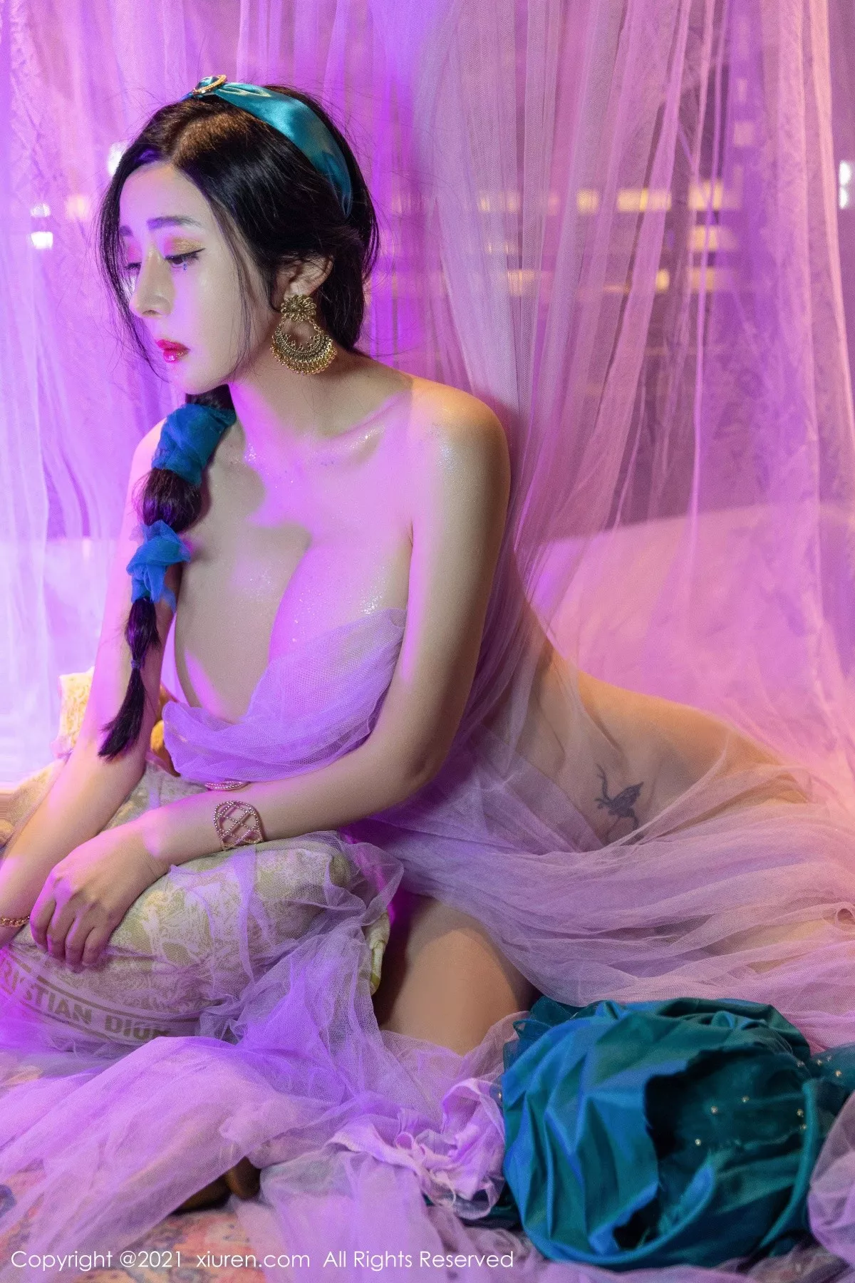 XiuRen第4243期_模特允爾成都旅拍异域风情主题私房半脱露丰乳肥臀极致诱惑写真63P
