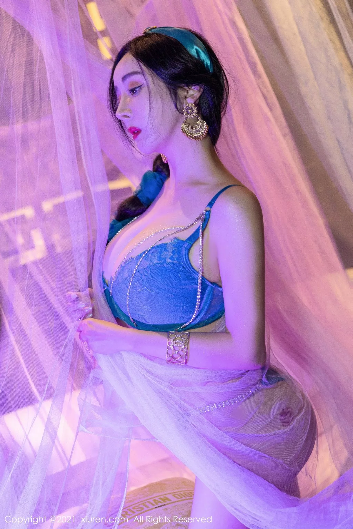 XiuRen第4243期_模特允爾成都旅拍异域风情主题私房半脱露丰乳肥臀极致诱惑写真63P