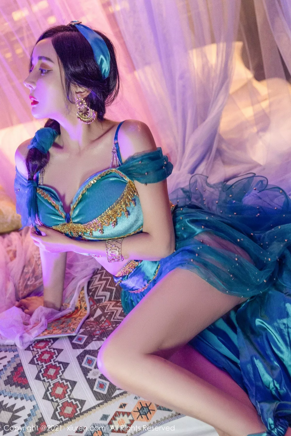 XiuRen第4243期_模特允爾成都旅拍异域风情主题私房半脱露丰乳肥臀极致诱惑写真63P