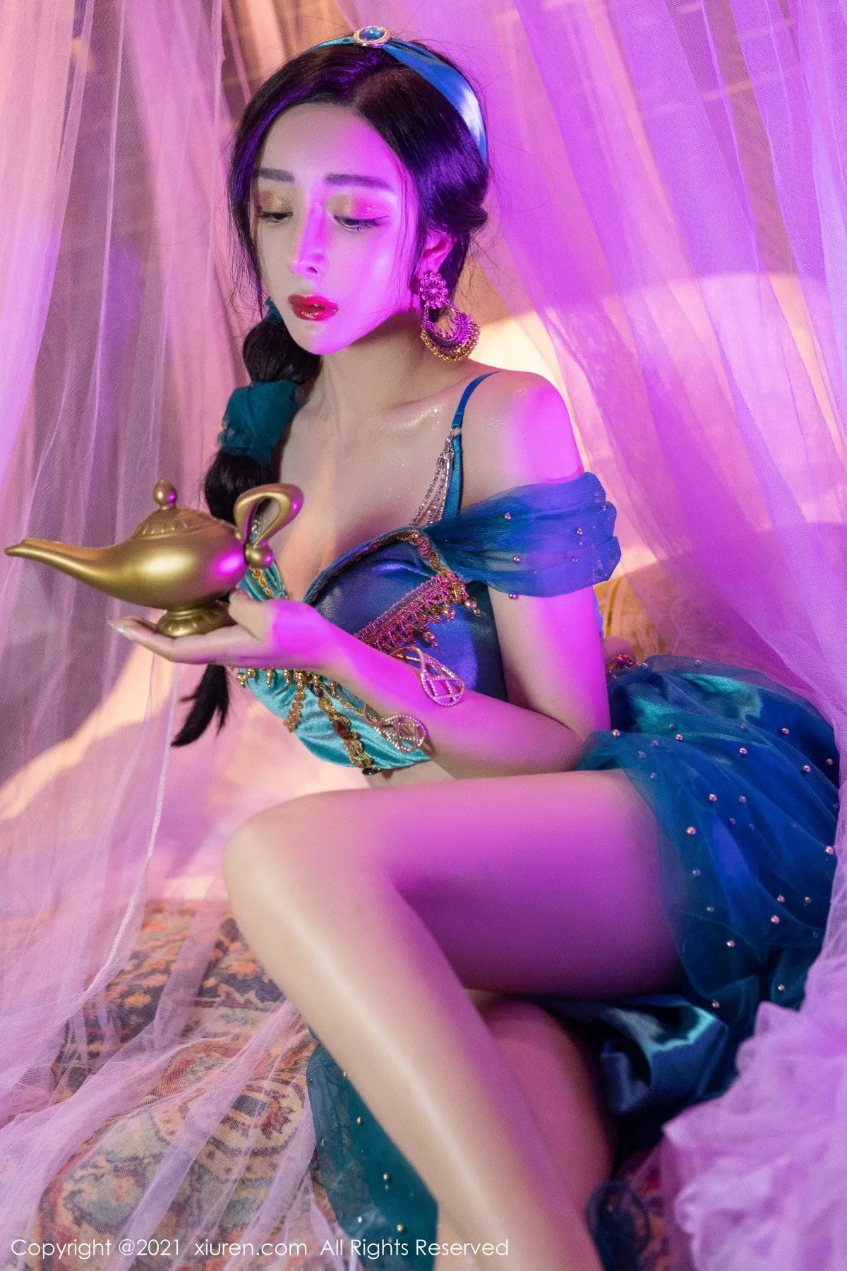 XiuRen第4243期_模特允爾成都旅拍异域风情主题私房半脱露丰乳肥臀极致诱惑写真63P