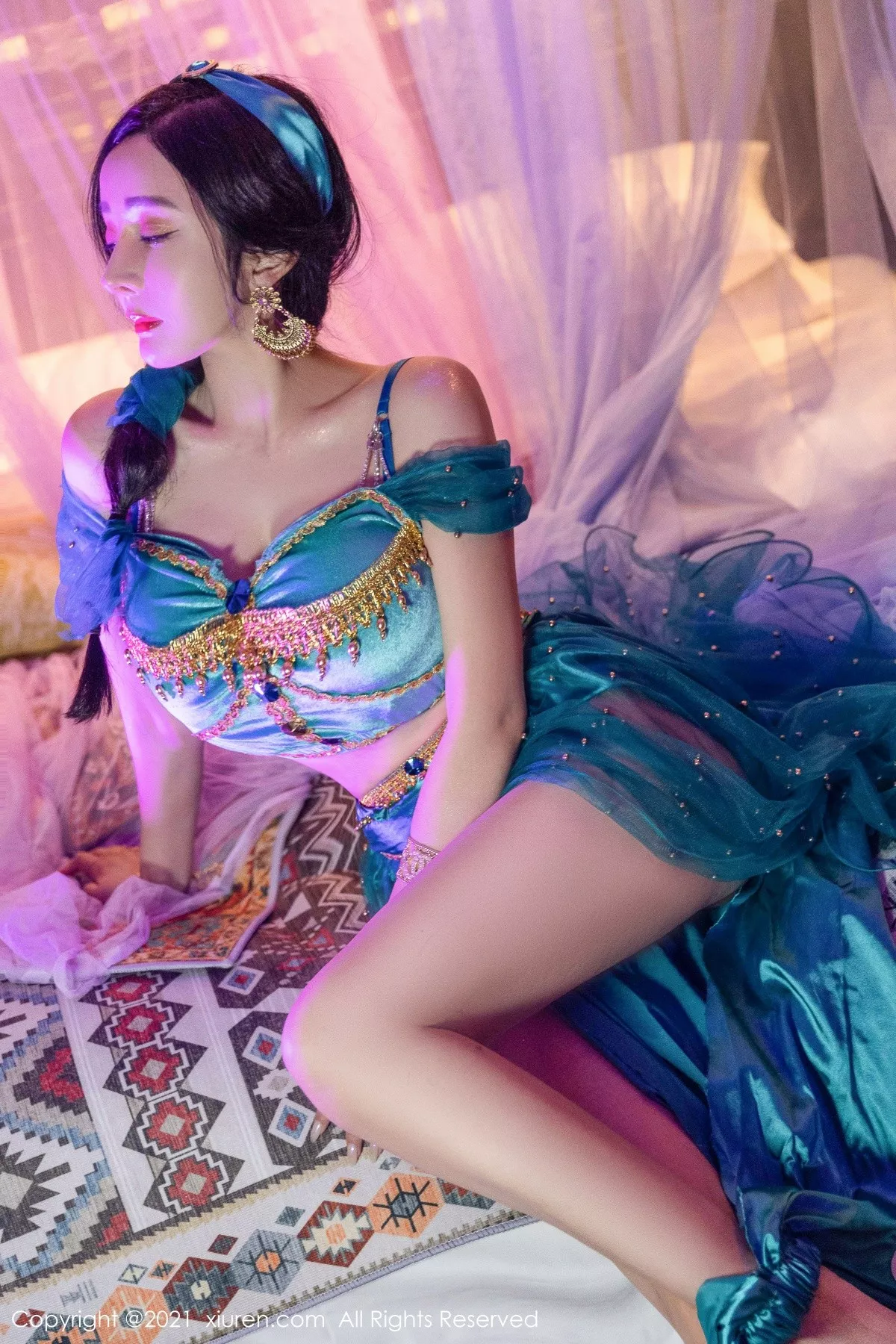 XiuRen第4243期_模特允爾成都旅拍异域风情主题私房半脱露丰乳肥臀极致诱惑写真63P