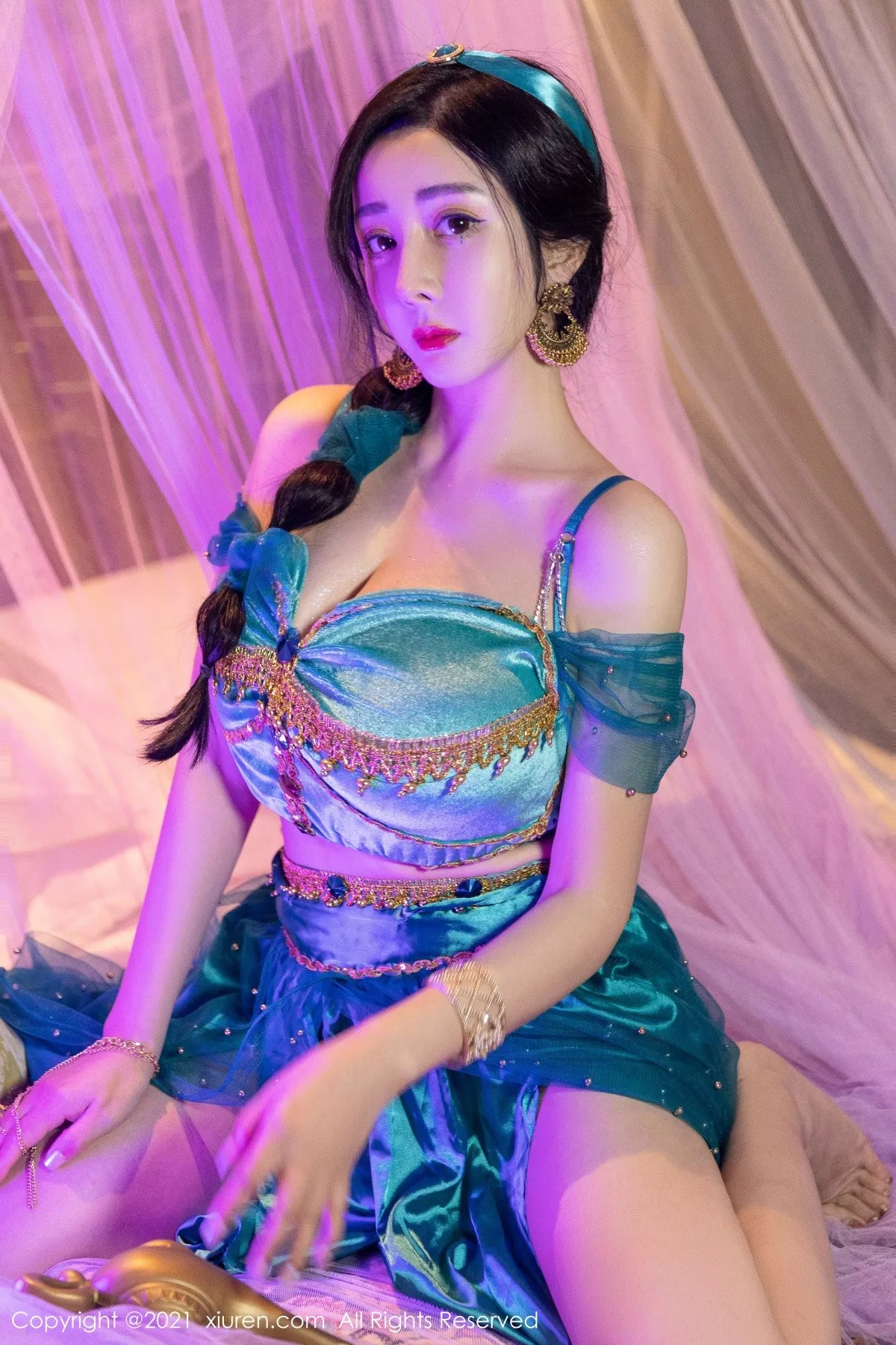 XiuRen第4243期_模特允爾成都旅拍异域风情主题私房半脱露丰乳肥臀极致诱惑写真63P