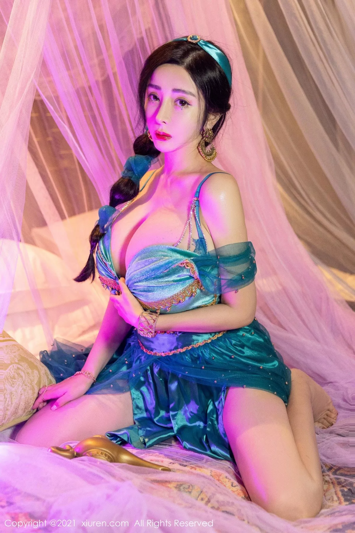 XiuRen第4243期_模特允爾成都旅拍异域风情主题私房半脱露丰乳肥臀极致诱惑写真63P
