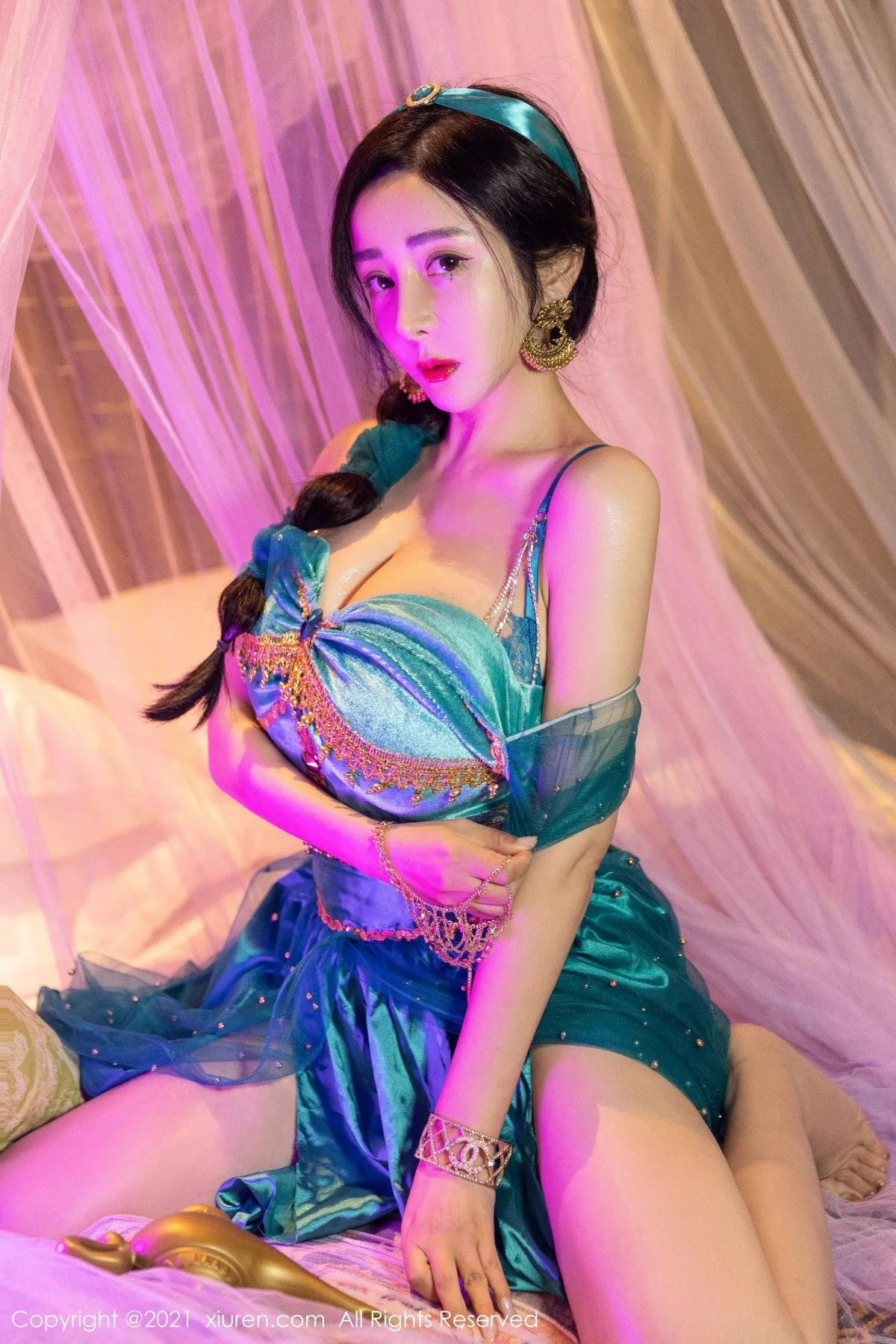 XiuRen第4243期_模特允爾成都旅拍异域风情主题私房半脱露丰乳肥臀极致诱惑写真63P