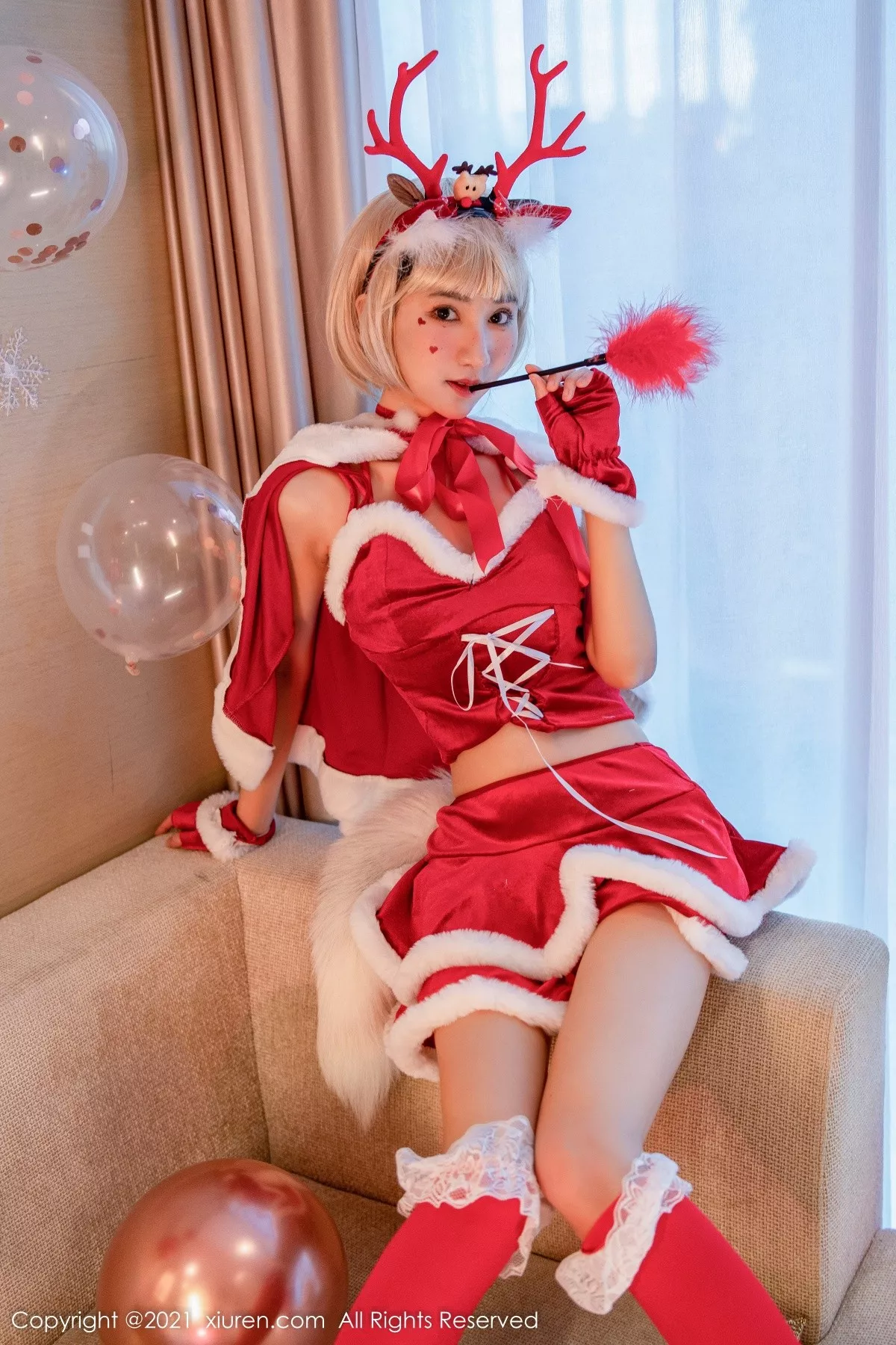 XiuRen第4300期_女神小果冻儿圣诞主题私房性感红色服饰半脱秀火辣身材诱惑写真57P