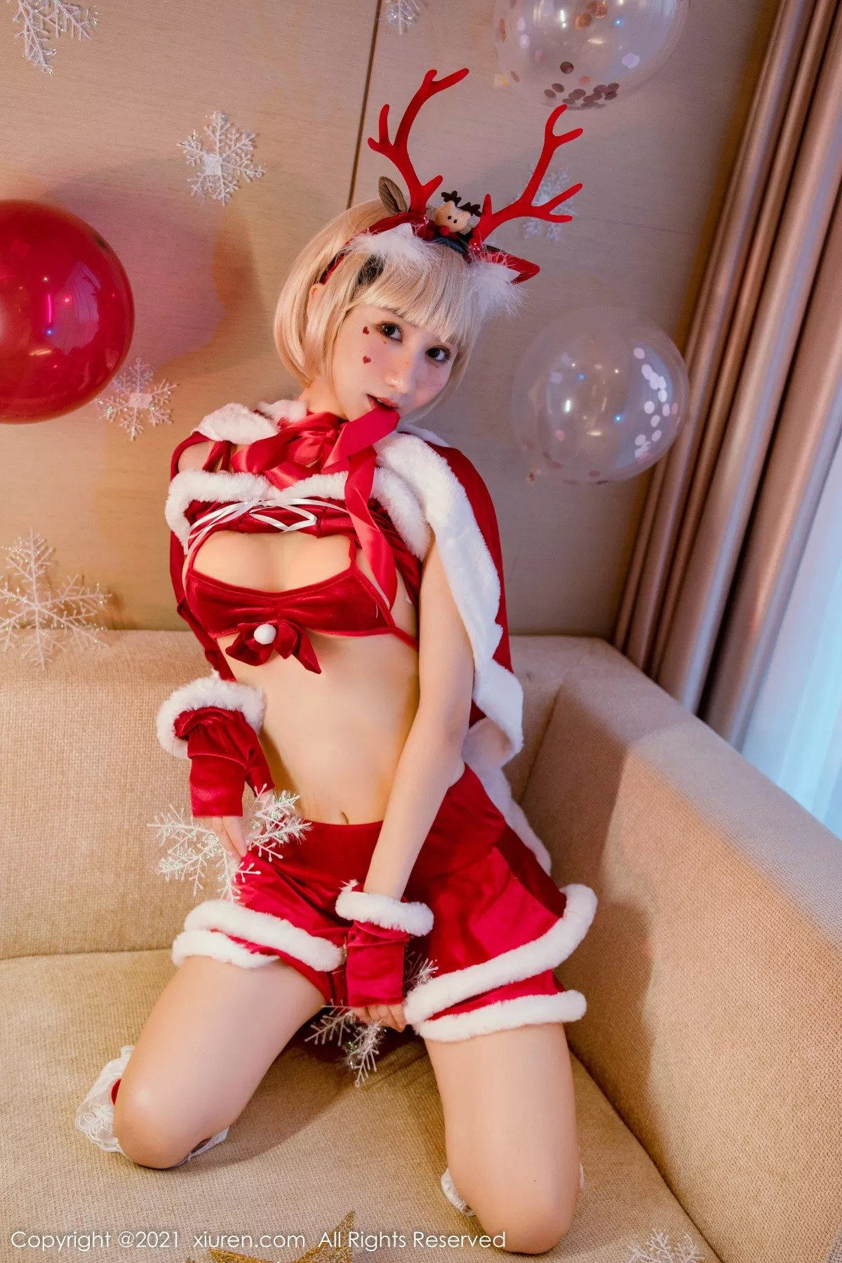 XiuRen第4300期_女神小果冻儿圣诞主题私房性感红色服饰半脱秀火辣身材诱惑写真57P