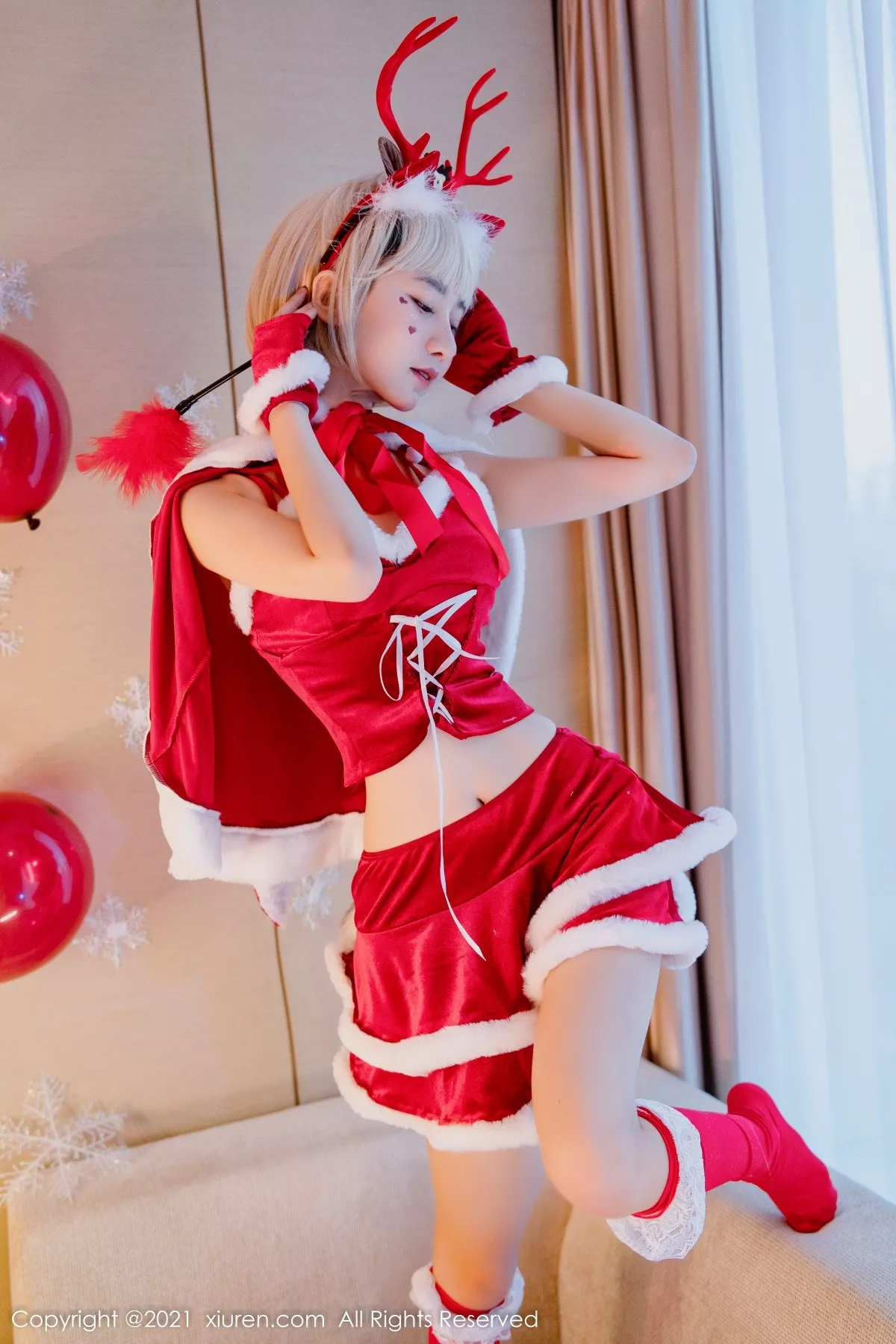 XiuRen第4300期_女神小果冻儿圣诞主题私房性感红色服饰半脱秀火辣身材诱惑写真57P