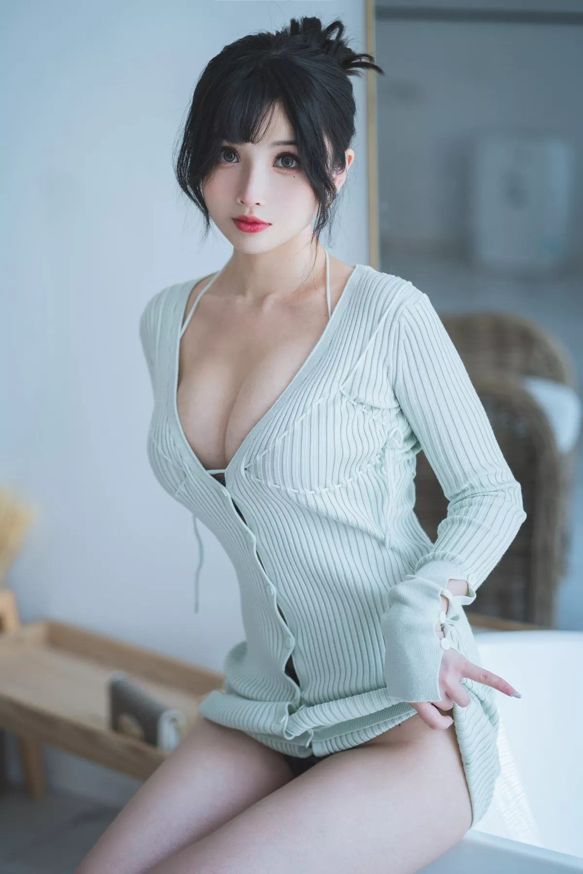 网络美女rioko凉凉子人妻毛衣主题私房半脱露黑色情趣内衣秀翘臀撩人诱惑写真54P