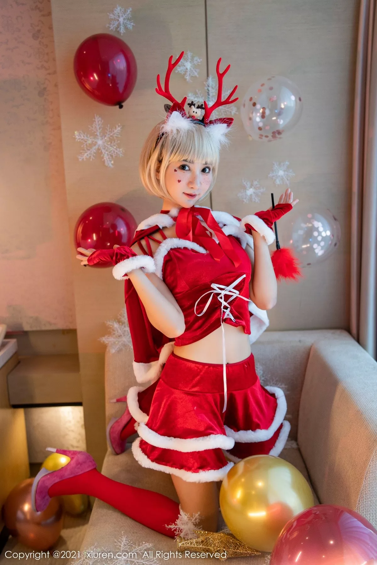 XiuRen第4300期_女神小果冻儿圣诞主题私房性感红色服饰半脱秀火辣身材诱惑写真57P