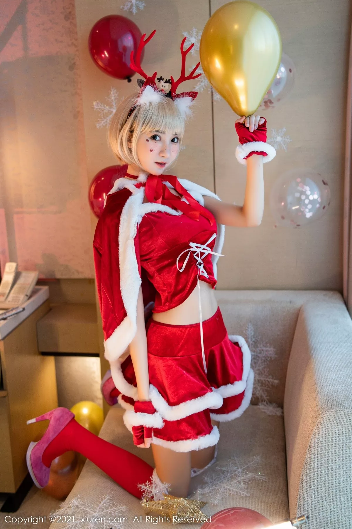 XiuRen第4300期_女神小果冻儿圣诞主题私房性感红色服饰半脱秀火辣身材诱惑写真57P