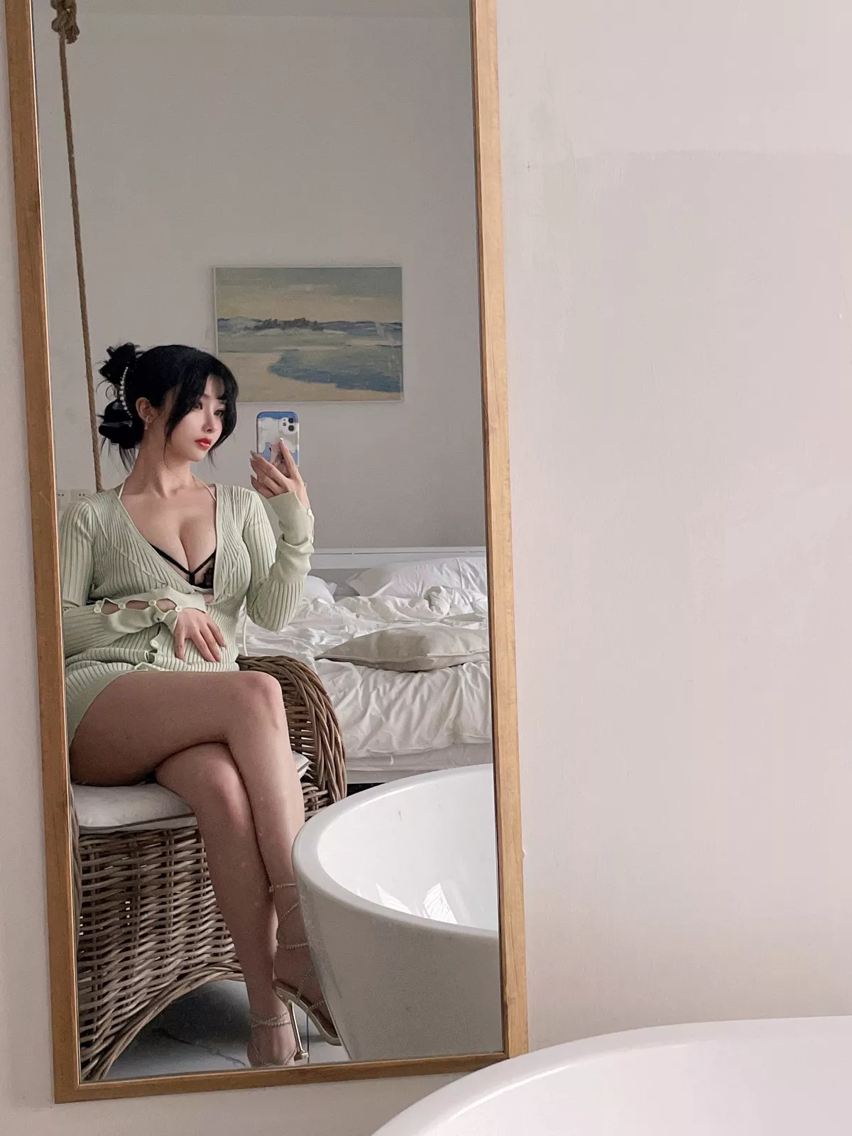 网络美女rioko凉凉子人妻毛衣主题私房半脱露黑色情趣内衣秀翘臀撩人诱惑写真54P