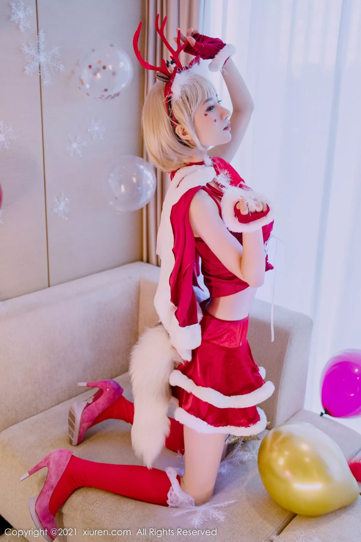 XiuRen第4300期_女神小果冻儿圣诞主题私房性感红色服饰半脱秀火辣身材诱惑写真57P