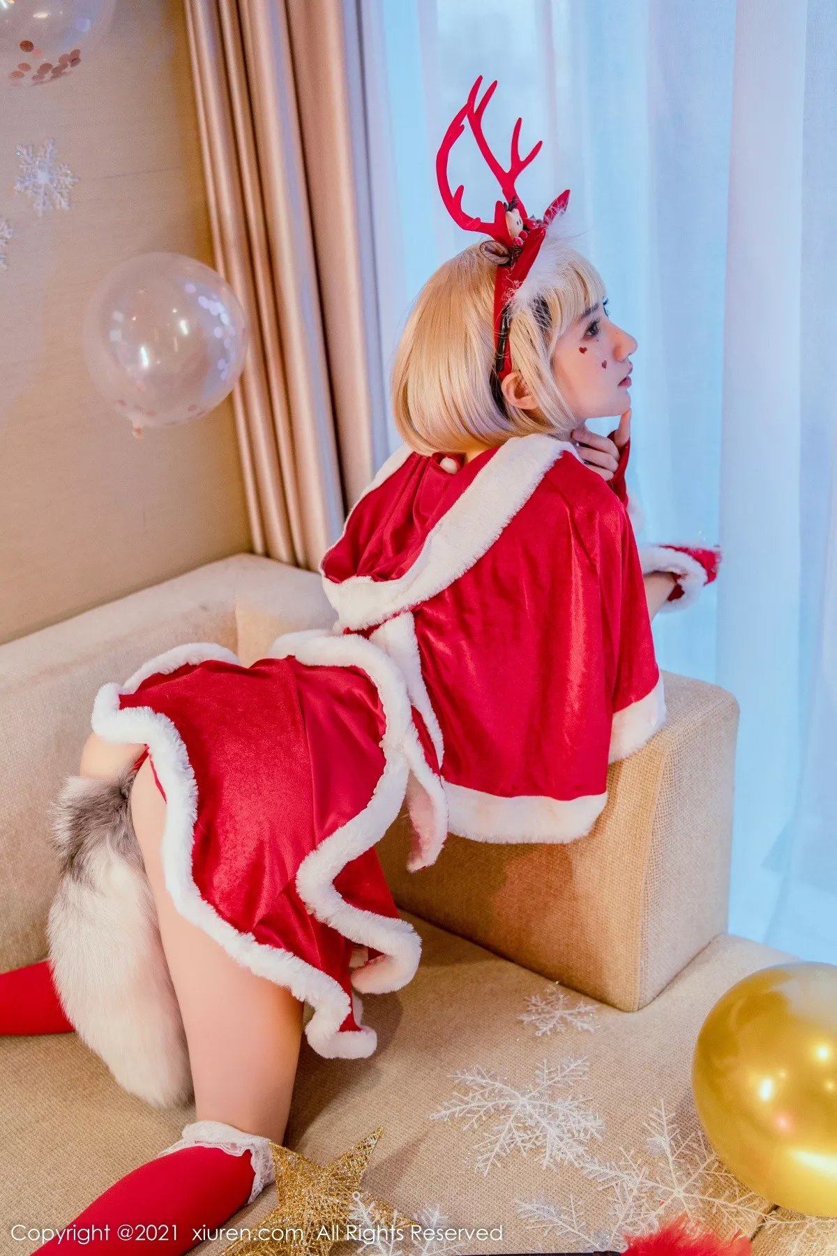 XiuRen第4300期_女神小果冻儿圣诞主题私房性感红色服饰半脱秀火辣身材诱惑写真57P
