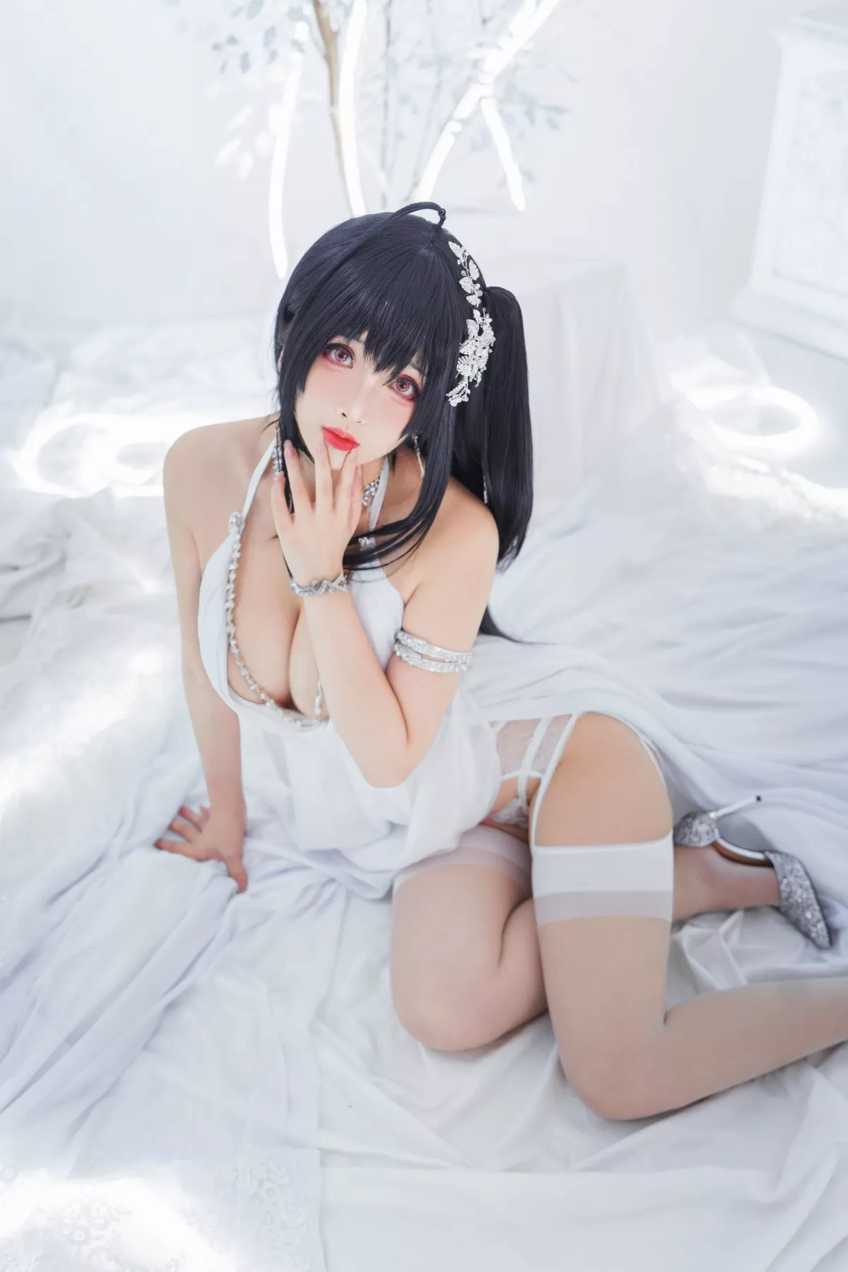 网络美女rioko凉凉子大凤花嫁主题私房性感薄透婚纱配白丝吊袜完美诱惑写真39P