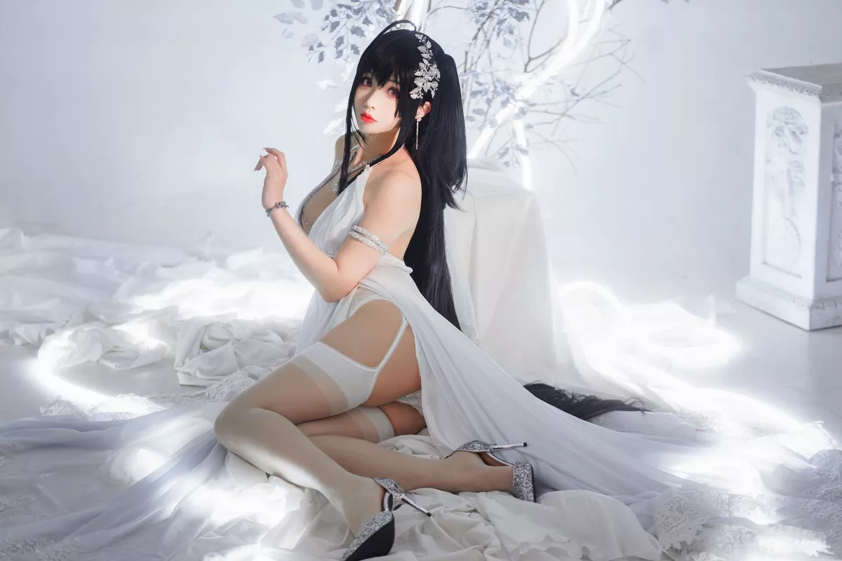 网络美女rioko凉凉子大凤花嫁主题私房性感薄透婚纱配白丝吊袜完美诱惑写真39P