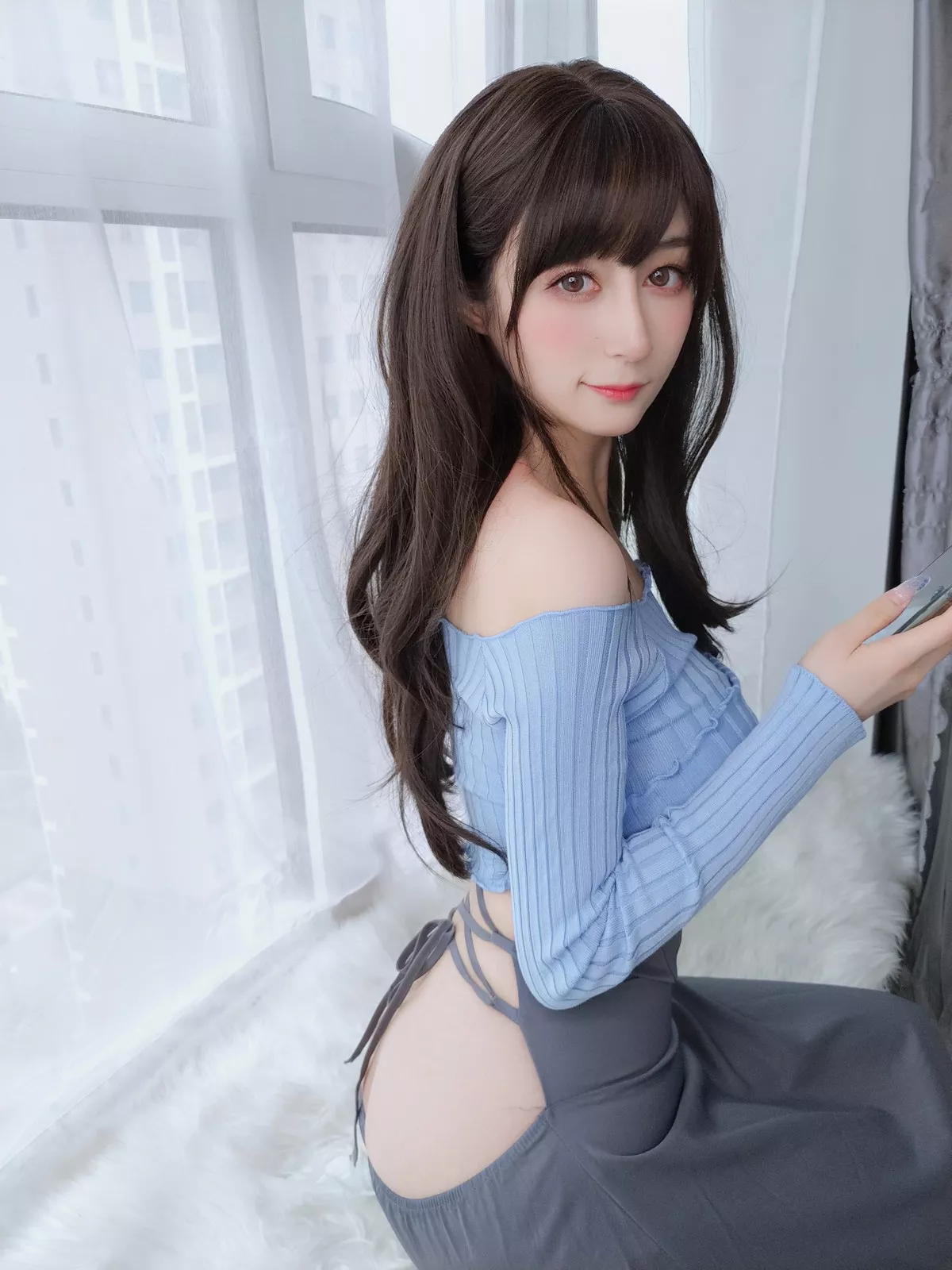 Coser小姐姐白银81吉他妹妹主题私房真空针织衣配露臀长裙秀翘臀屁沟诱惑写真165P