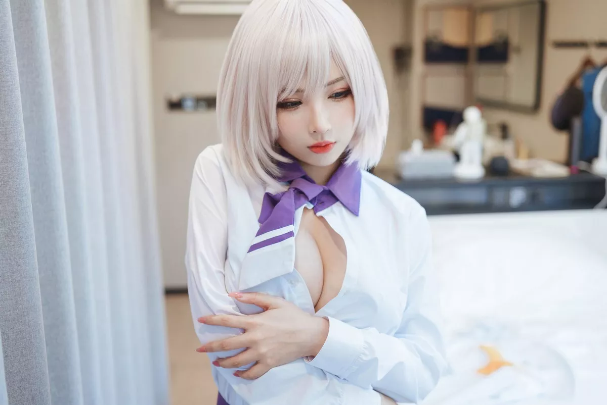 网络美女rioko凉凉子电光机王主题性感制服半脱露情趣内衣秀完美身材诱惑写真51P
