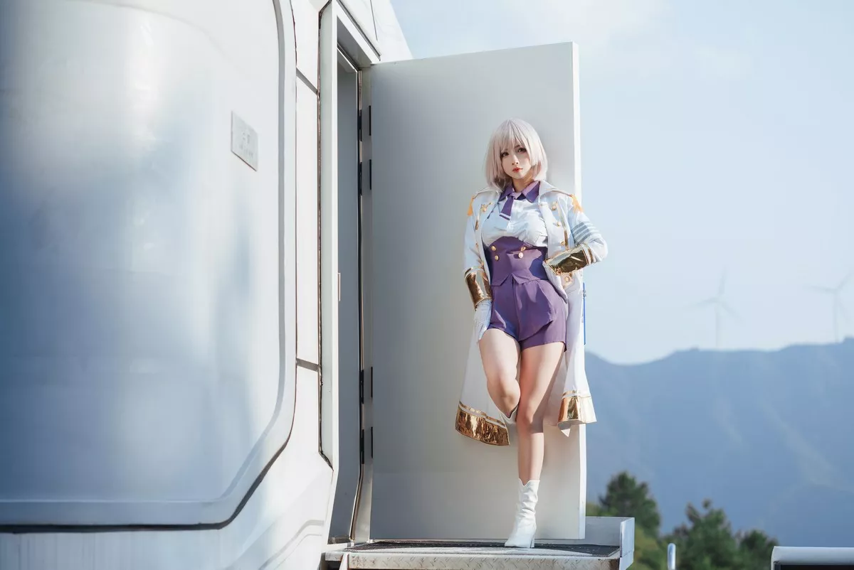 网络美女rioko凉凉子电光机王主题性感制服半脱露情趣内衣秀完美身材诱惑写真51P