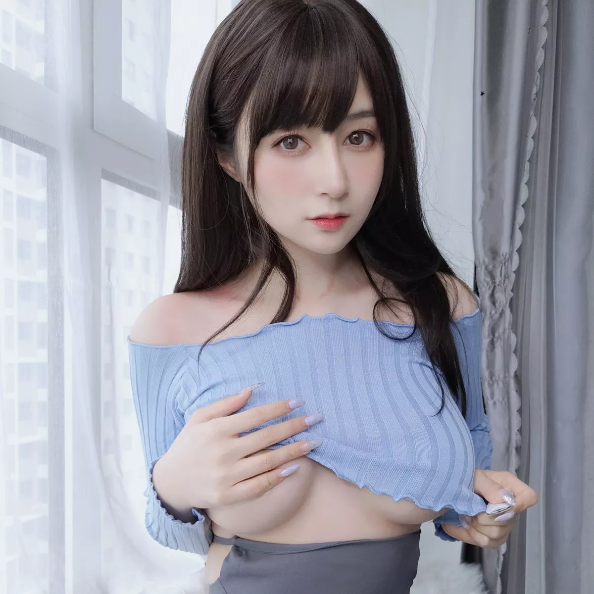 Coser小姐姐白银81吉他妹妹主题私房真空针织衣配露臀长裙秀翘臀屁沟诱惑写真165P