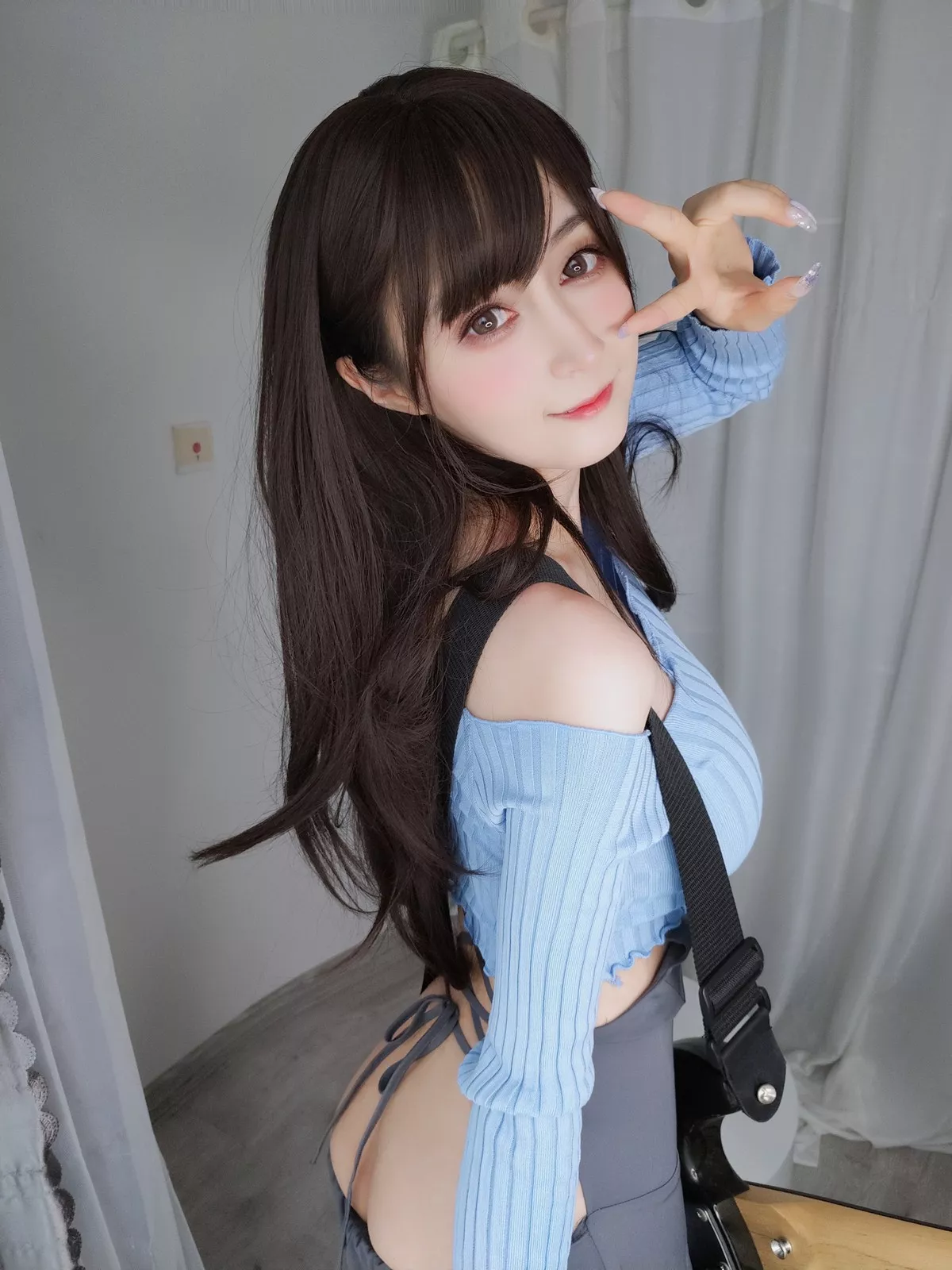 Coser小姐姐白银81吉他妹妹主题私房真空针织衣配露臀长裙秀翘臀屁沟诱惑写真165P