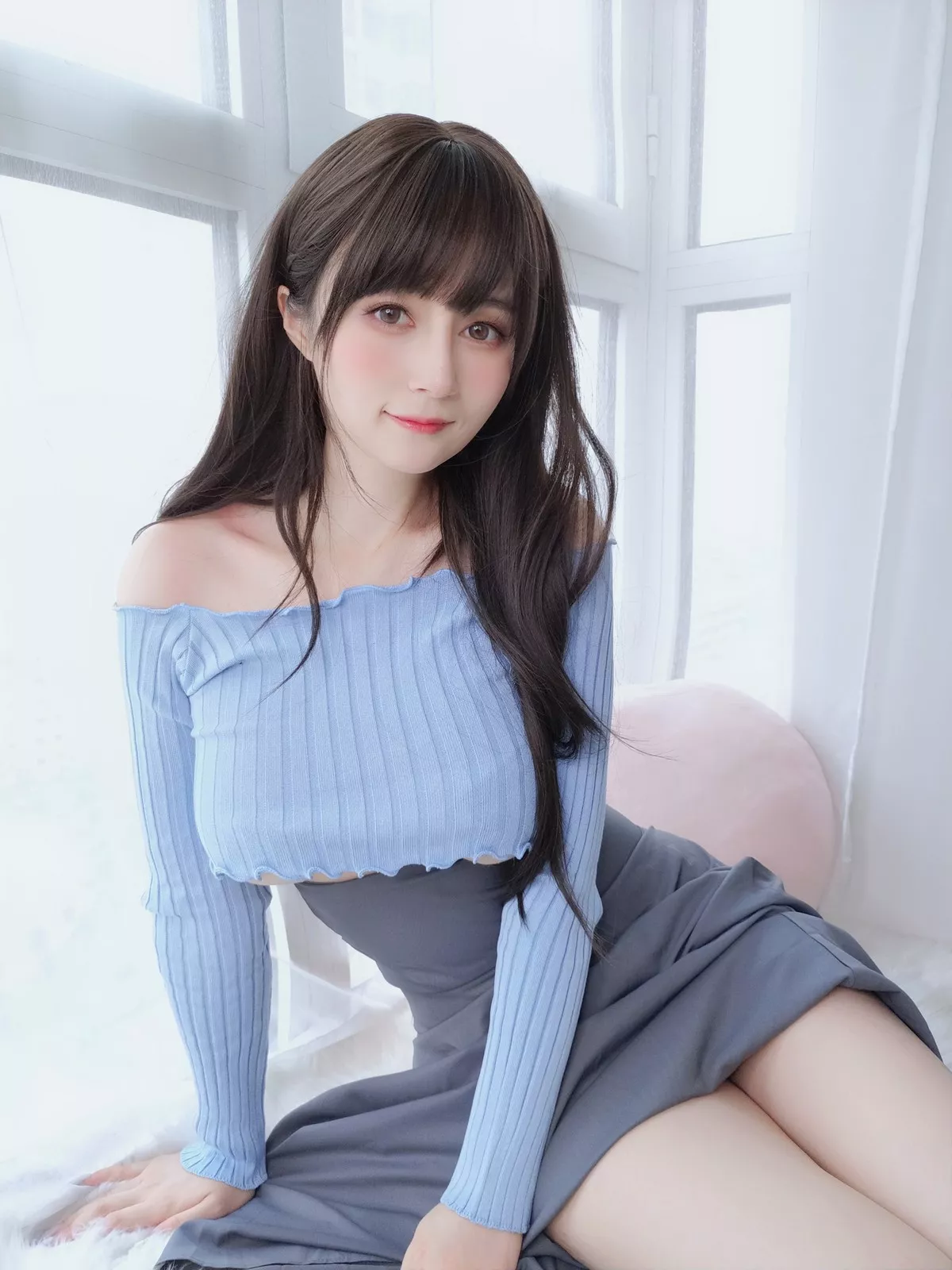 Coser小姐姐白银81吉他妹妹主题私房真空针织衣配露臀长裙秀翘臀屁沟诱惑写真165P