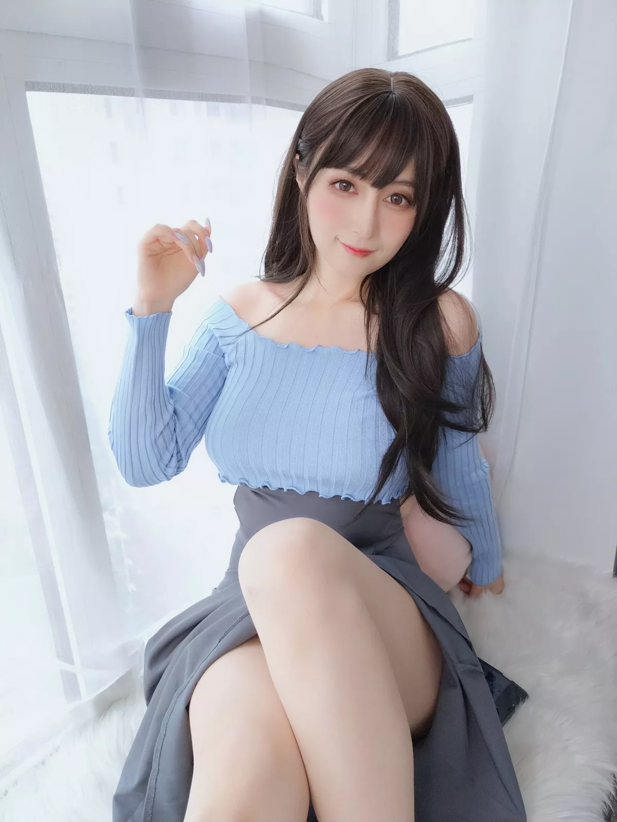 Coser小姐姐白银81吉他妹妹主题私房真空针织衣配露臀长裙秀翘臀屁沟诱惑写真165P
