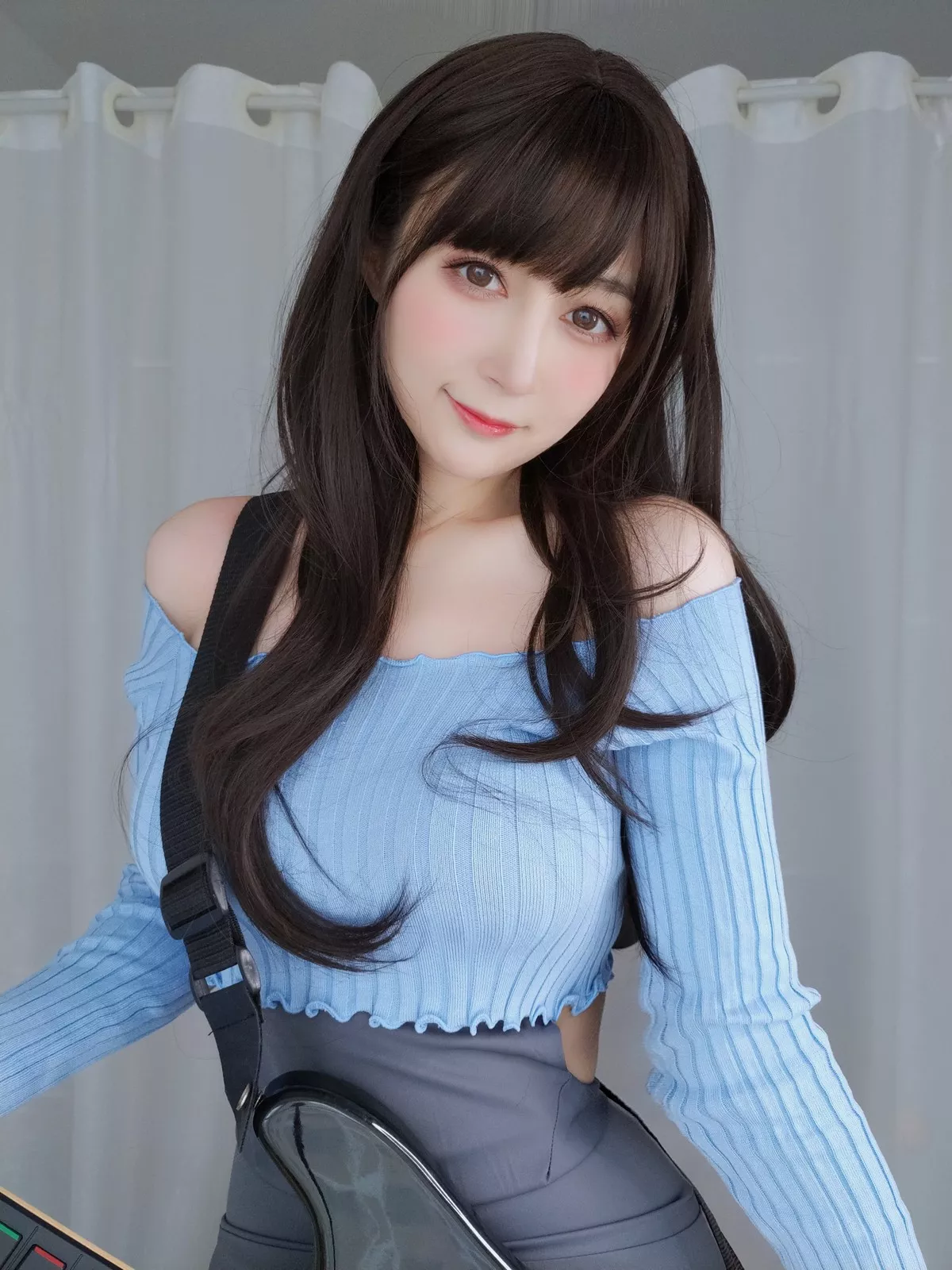 Coser小姐姐白银81吉他妹妹主题私房真空针织衣配露臀长裙秀翘臀屁沟诱惑写真165P