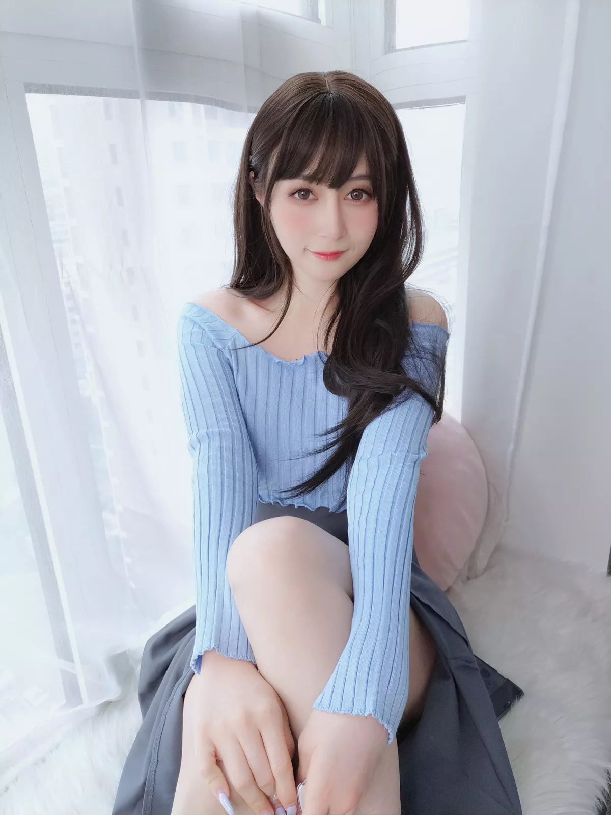 Coser小姐姐白银81吉他妹妹主题私房真空针织衣配露臀长裙秀翘臀屁沟诱惑写真165P