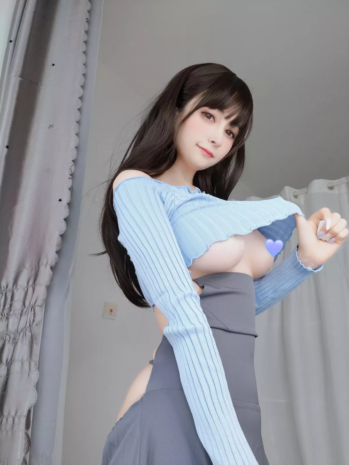 Coser小姐姐白银81吉他妹妹主题私房真空针织衣配露臀长裙秀翘臀屁沟诱惑写真165P