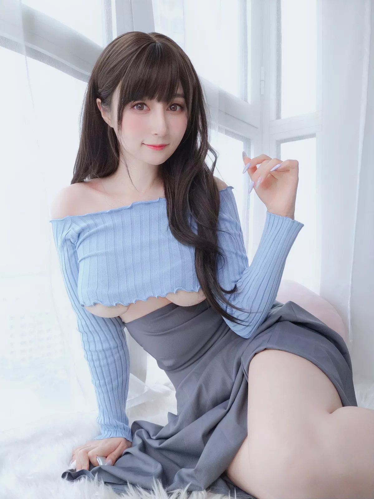 Coser小姐姐白银81吉他妹妹主题私房真空针织衣配露臀长裙秀翘臀屁沟诱惑写真165P