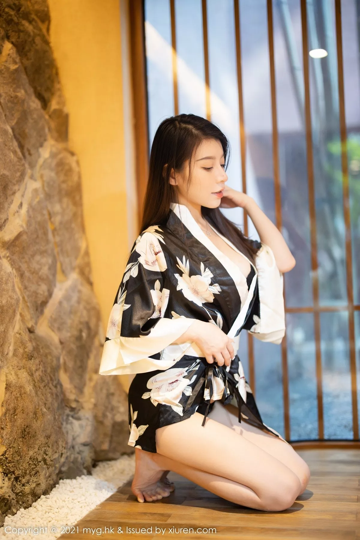 [MyGirl美媛馆]Vol.621_模特Vetive性感黑色花纹上衣露蕾丝内衣秀丰满豪乳撩人诱惑写真69P