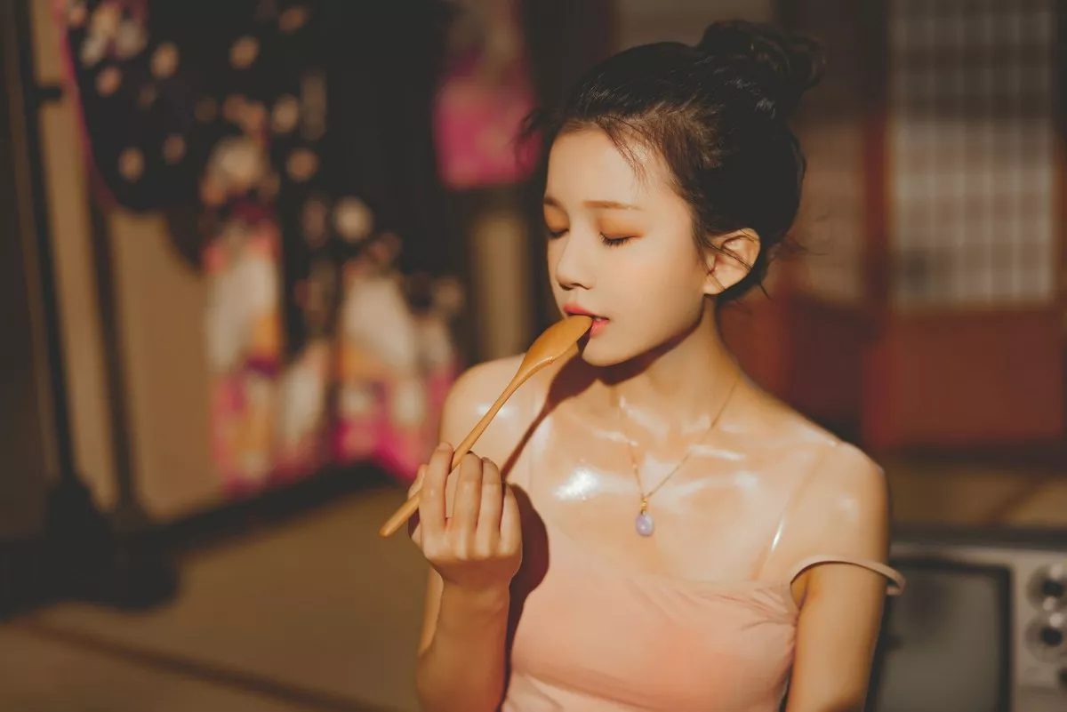 网络美女桜桃喵炙夏系列主题户外性感粉色吊带配白色内裤秀完美身材诱惑写真86P