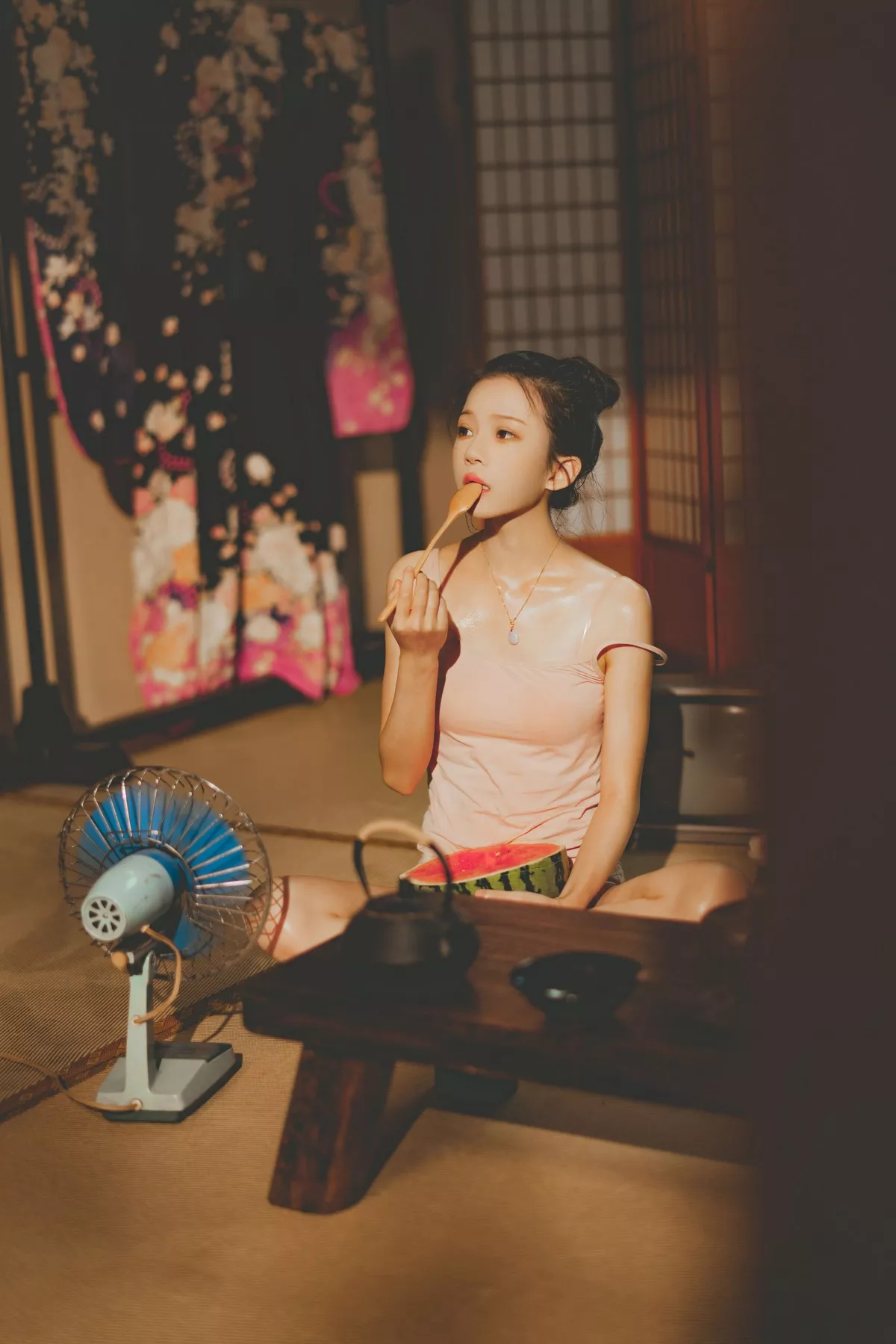 网络美女桜桃喵炙夏系列主题户外性感粉色吊带配白色内裤秀完美身材诱惑写真86P