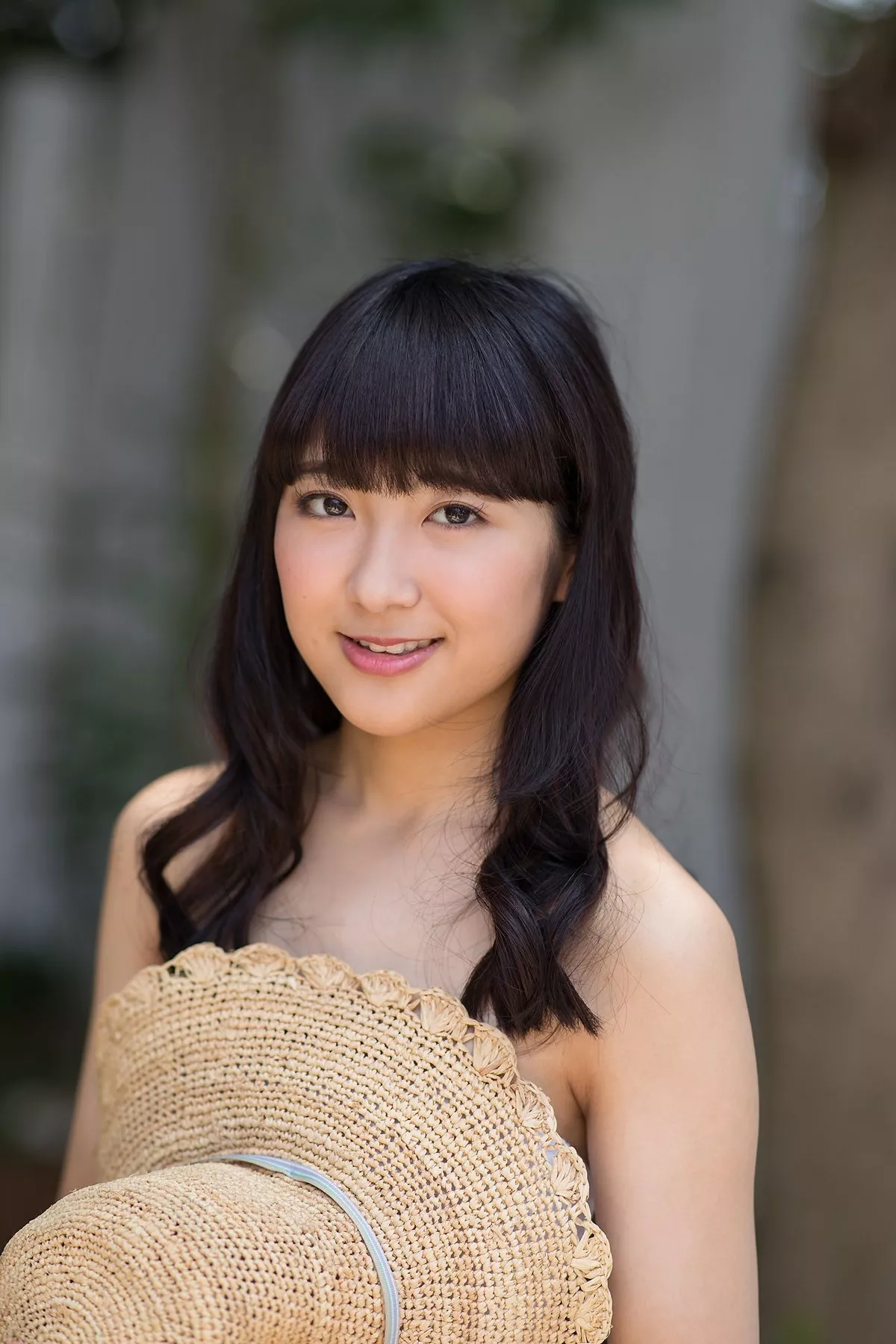 日本美女高梨爱普通画廊主题户外脱性感白色长裙露白色比基尼迷人诱惑写真44P