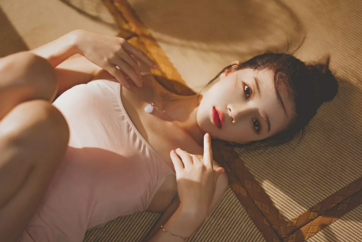 网络美女桜桃喵炙夏系列主题户外性感粉色吊带配白色内裤秀完美身材诱惑写真86P
