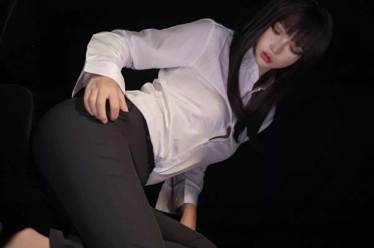 网络美女疯猫ss职业OL主题性感白衬衣配长裤露超薄肉丝裤袜秀翘臀美腿诱惑写真39P