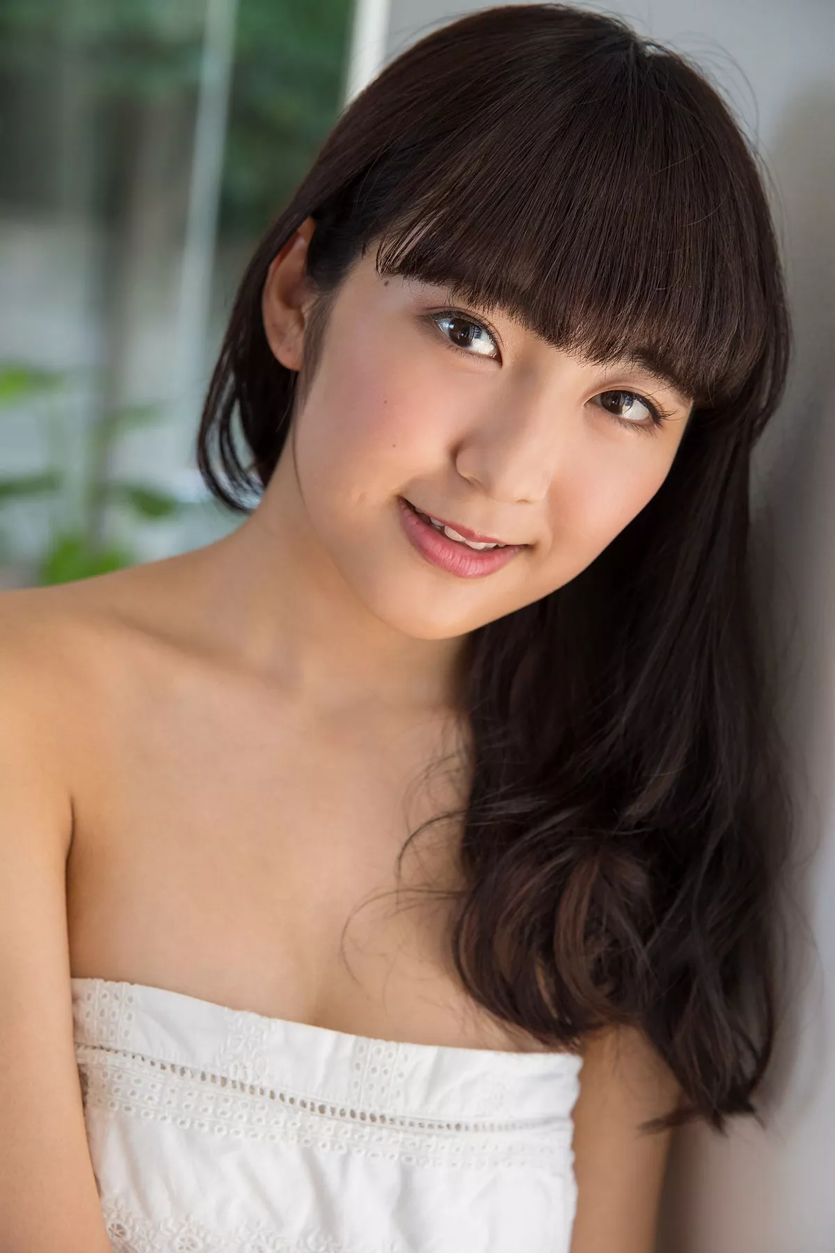 日本美女高梨爱普通画廊主题户外脱性感白色长裙露白色比基尼迷人诱惑写真44P