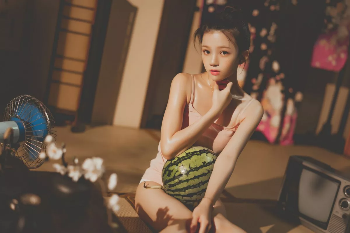 网络美女桜桃喵炙夏系列主题户外性感粉色吊带配白色内裤秀完美身材诱惑写真86P
