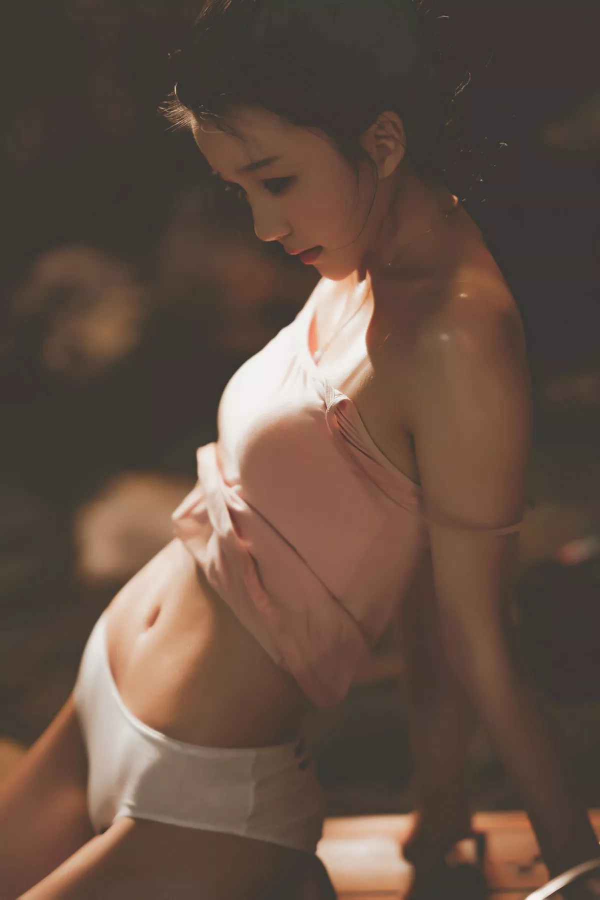 网络美女桜桃喵炙夏系列主题户外性感粉色吊带配白色内裤秀完美身材诱惑写真86P